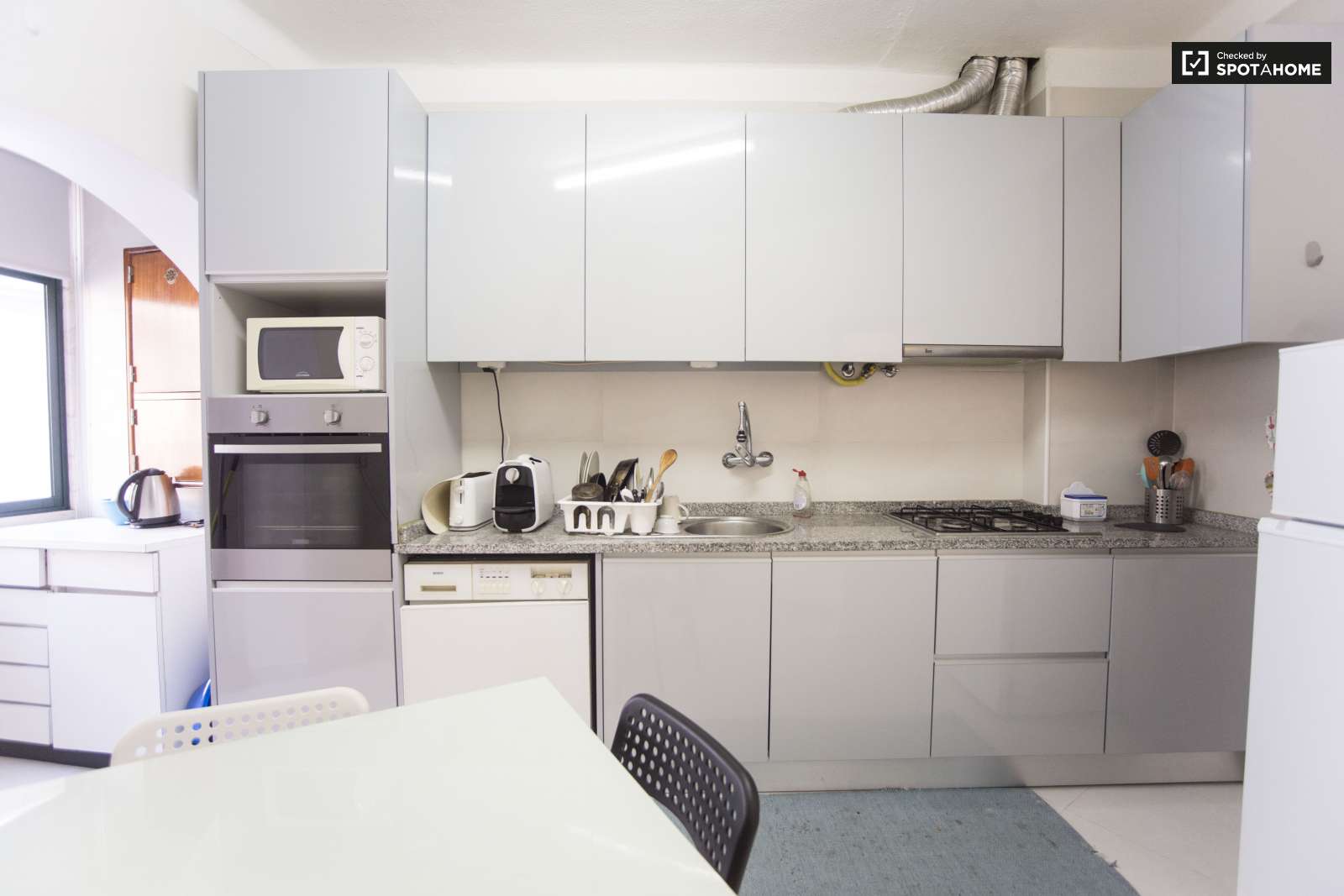 Cosy room in Polo Universitario da Ajuda