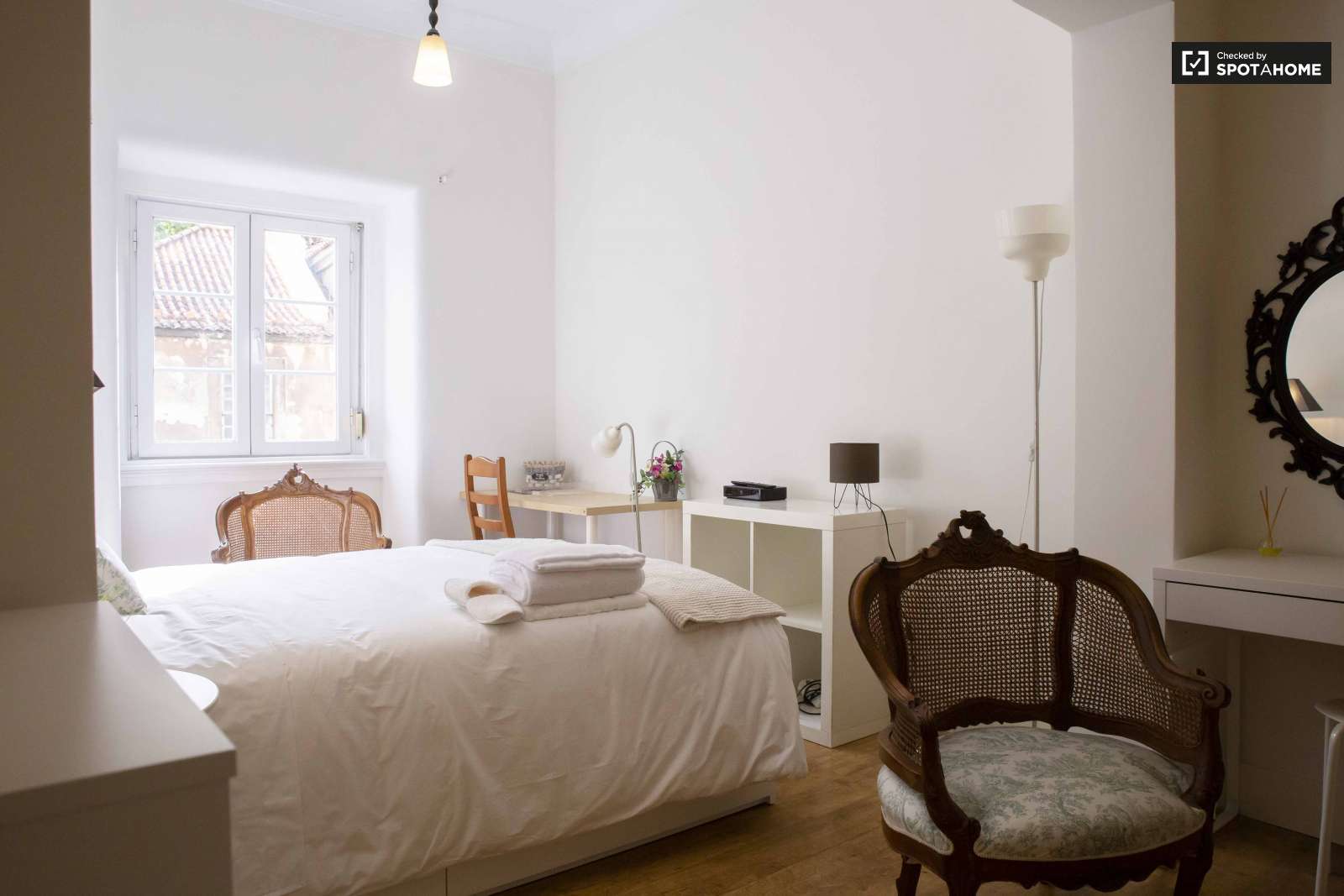 Double bed in Rooms for rent in sunny 3-bedroom apartment in São Domingos de Benfica