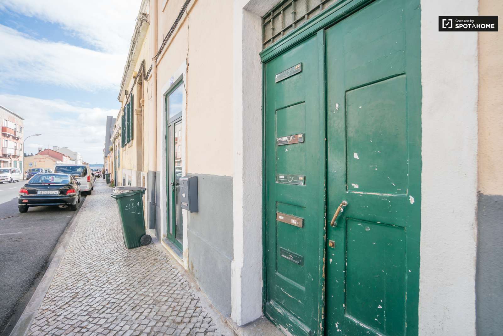 Exterior 2-bedroom apartment for rent in Campo de ourique