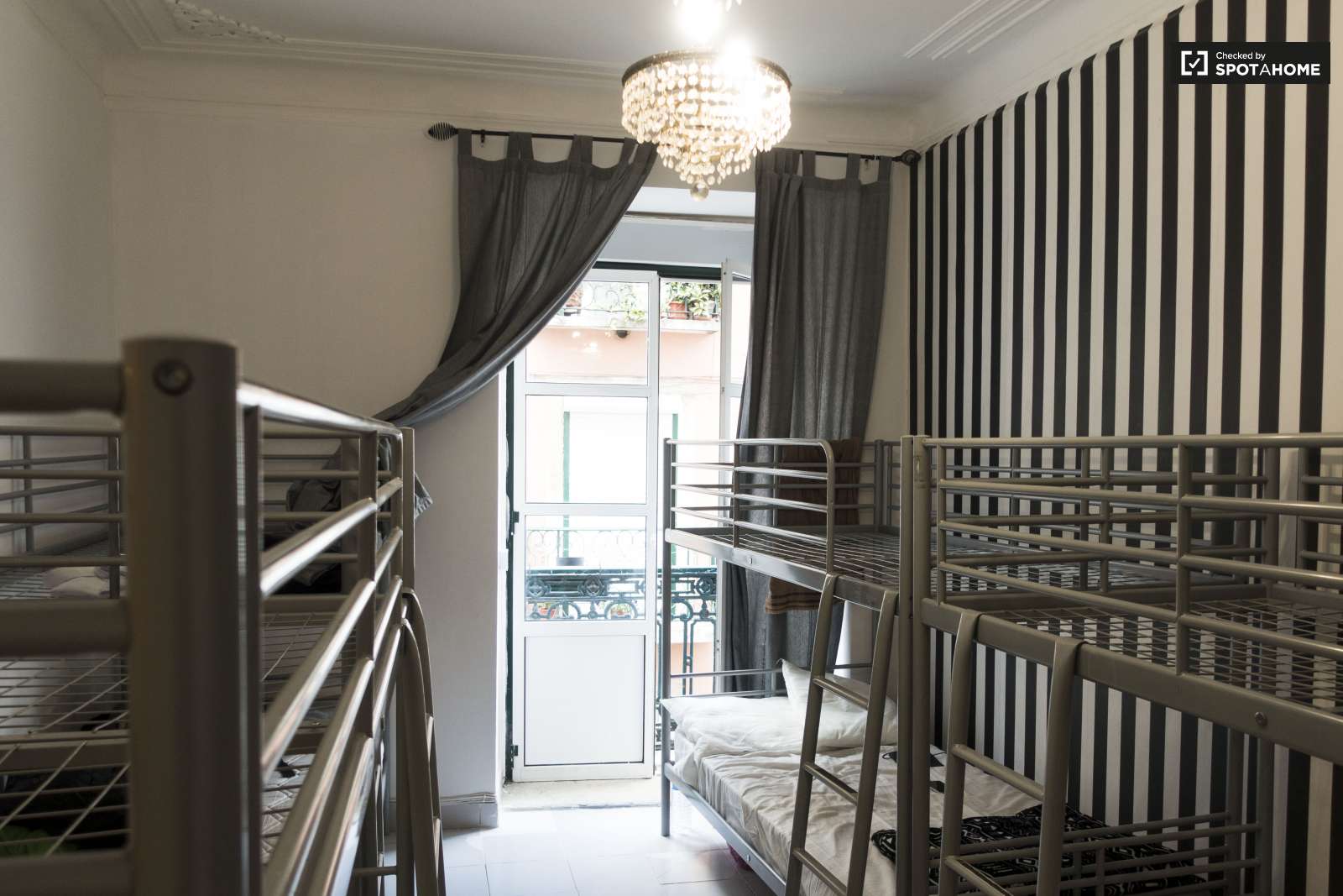 Single Bed in Beds available for rent in student friendly rooms in Barrio Alto.