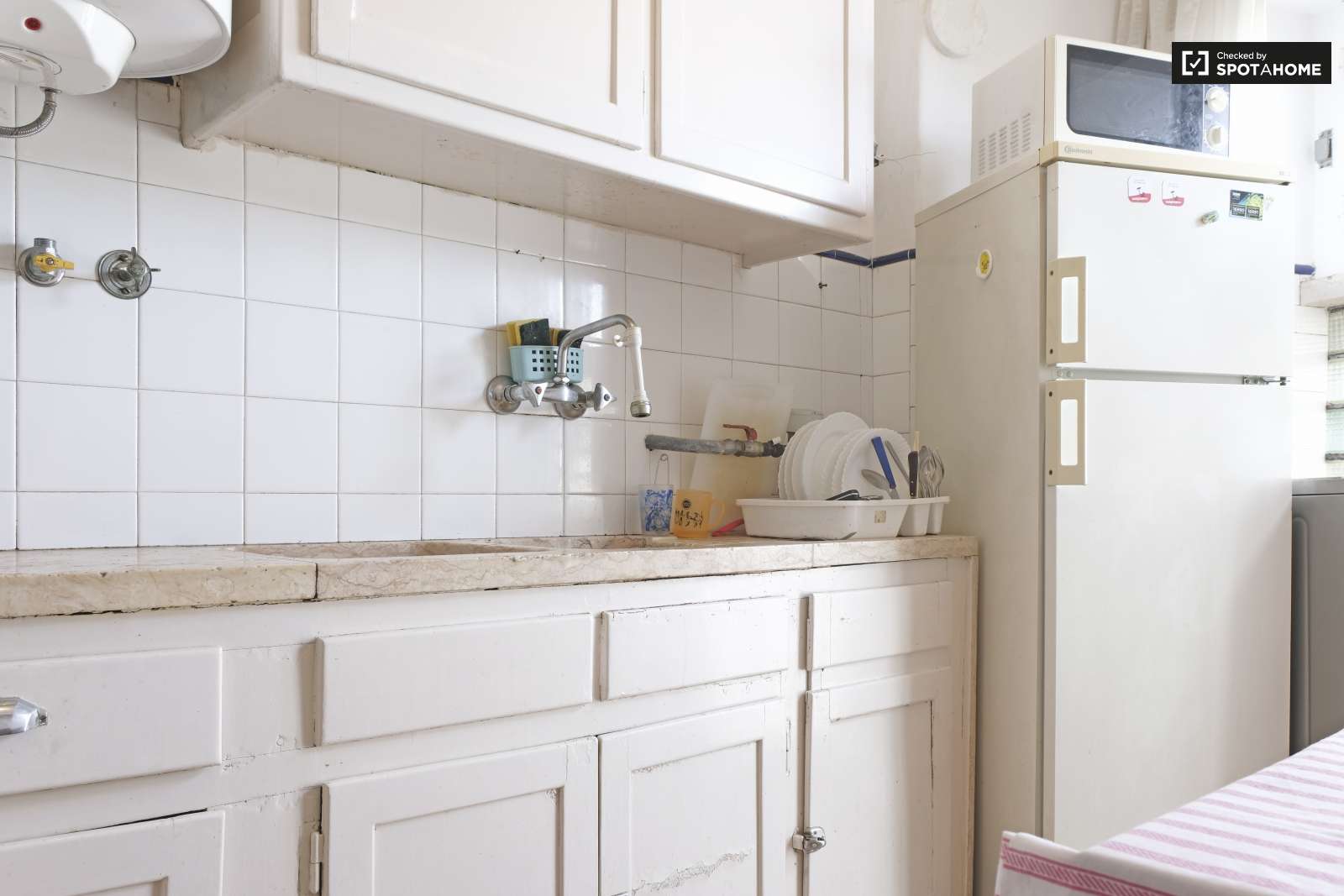 Double bed in Rooms for rent in sunny 4-bedroom apartment in Penha de França