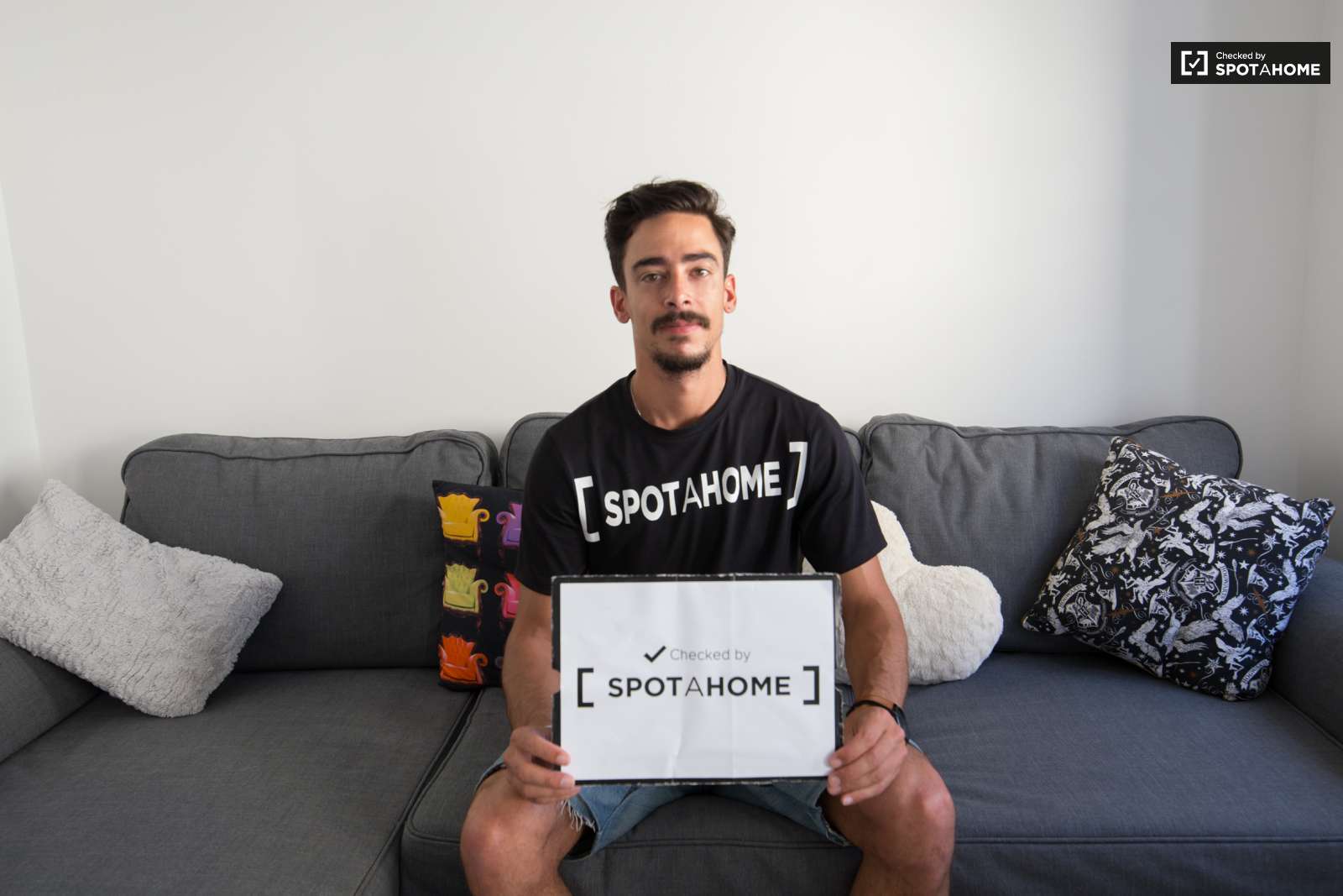 Large and Sunny Room for Rent in Olaias, Lisbon