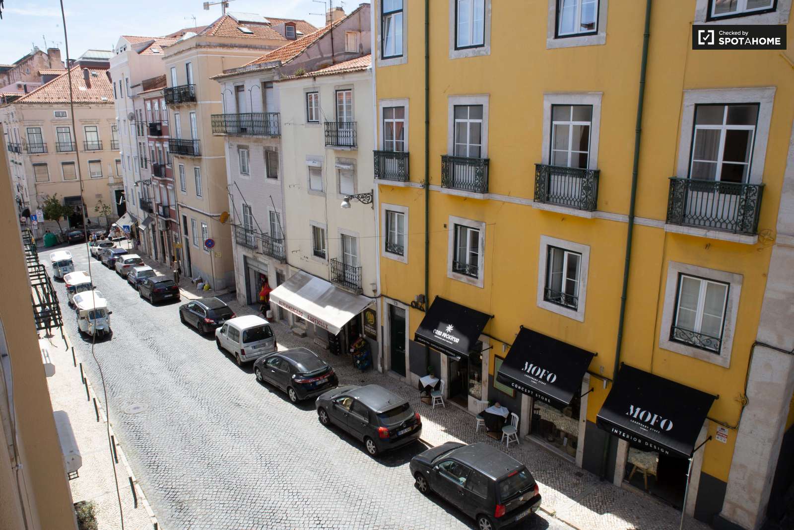 Renovated 3-bedroom apartment for rent in Graça e São Vicente