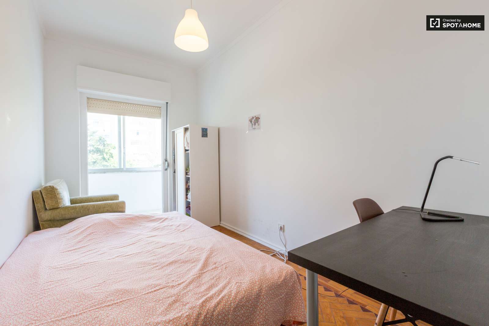 Quarto Espaçoso e Confortavel no Distrito de Lisboa