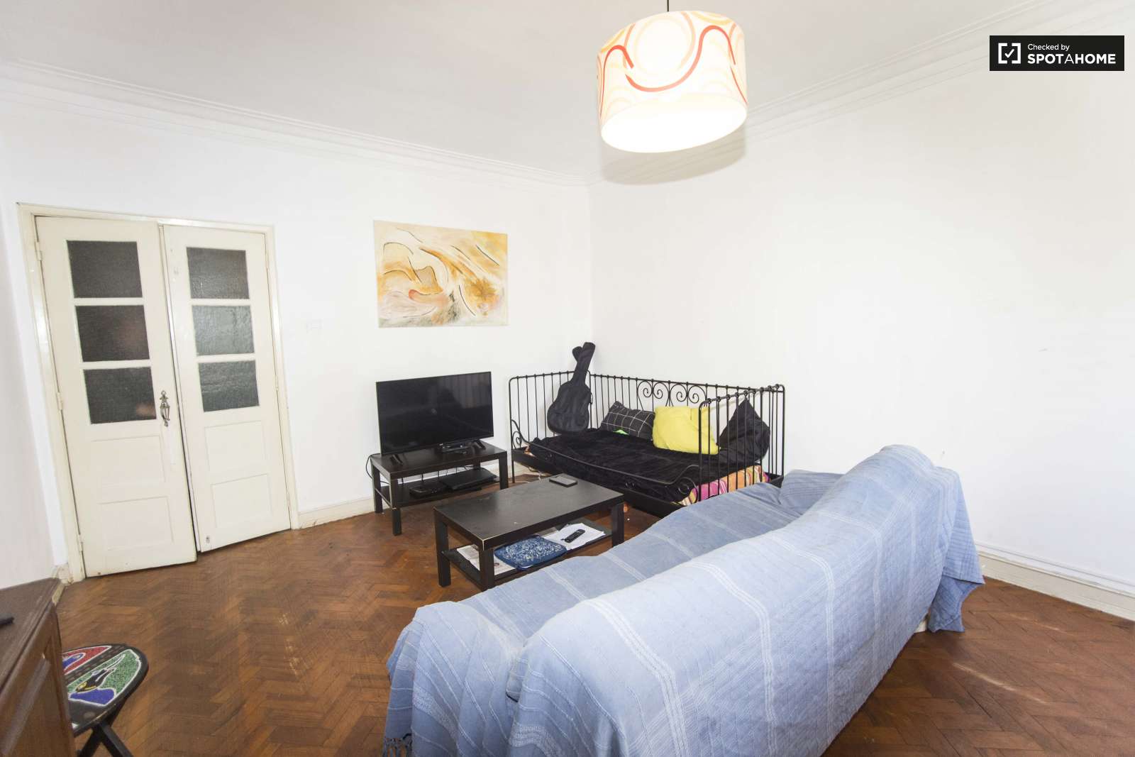 New Large sunny room central Lisbon 1km IST