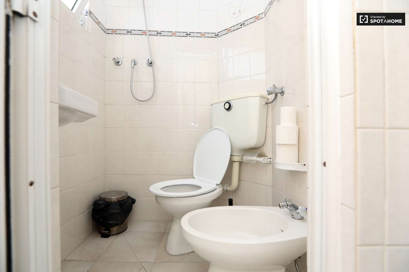 Quarto junto ao Loures Shopping