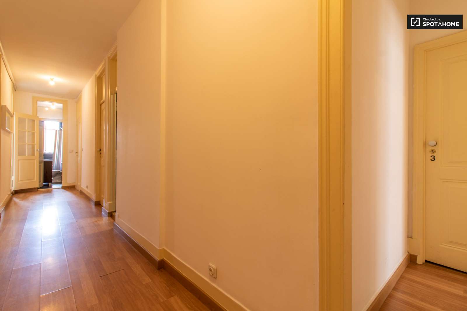 Double bed in Spacious rooms for rent in 6-bedroom apartment in Arroios