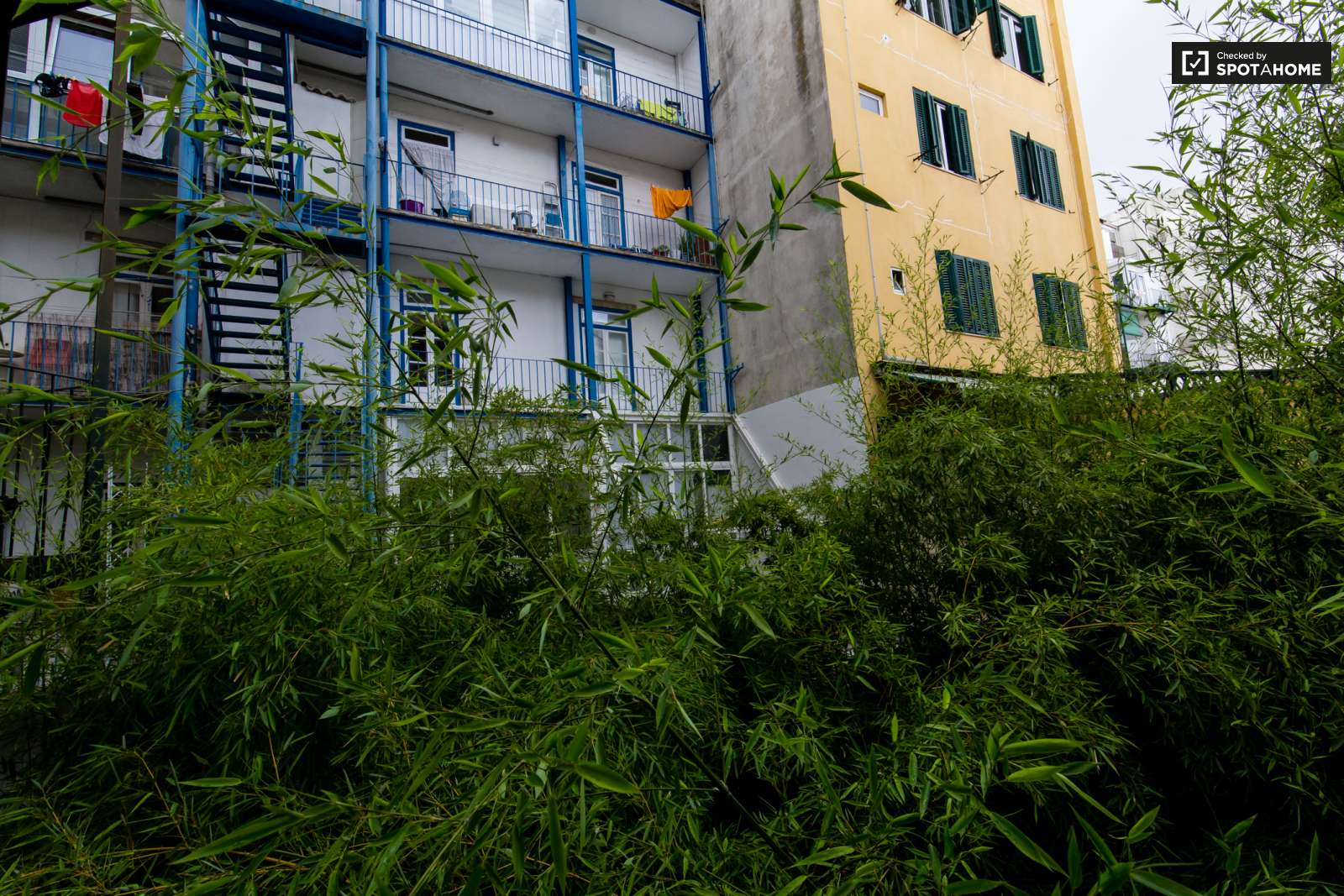 Single Bed in Modern rooms for rent in 6-bedroom apartment in Avenidas Novas