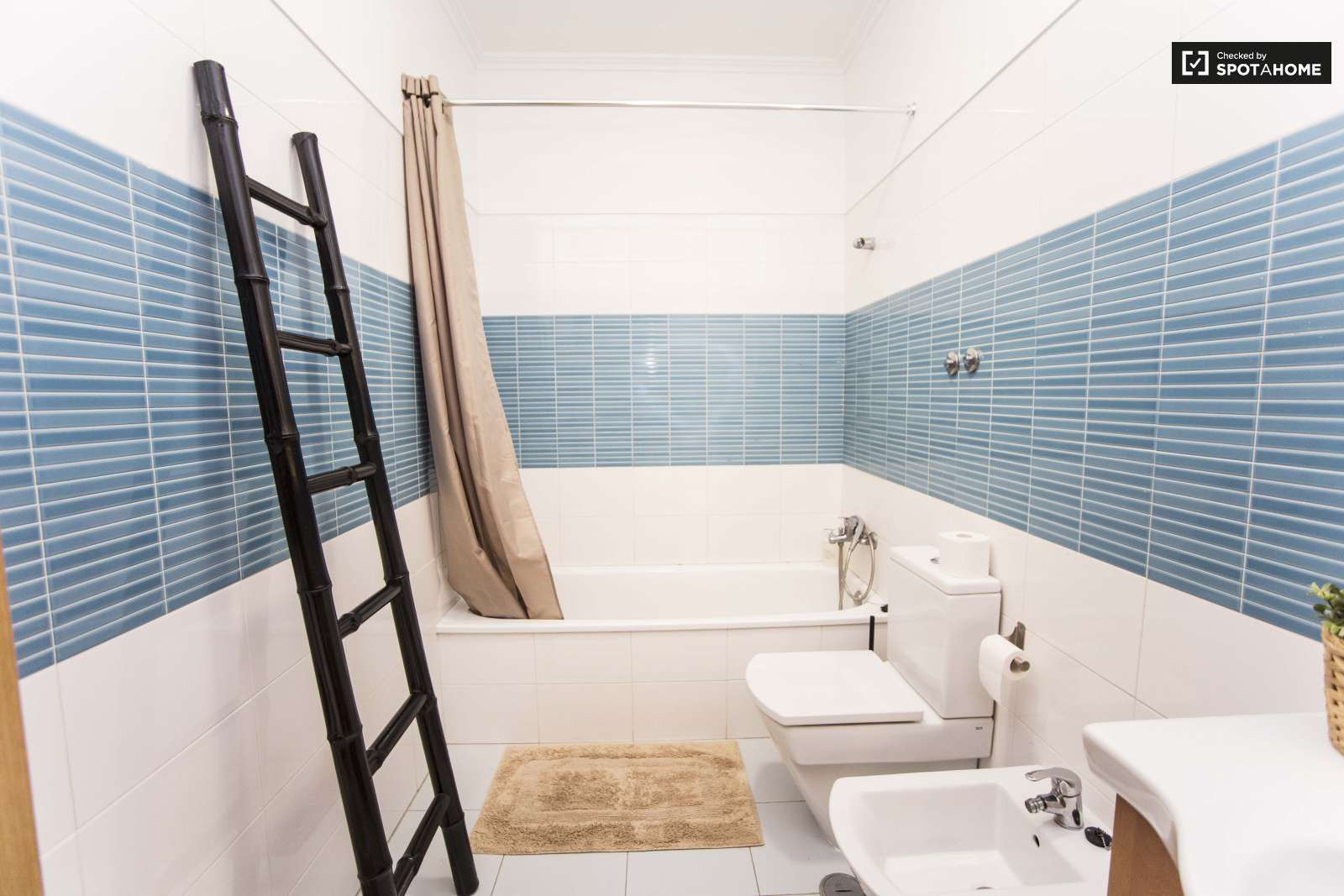 Double room near Estrela in an exclusive apartment for Erasmus Students