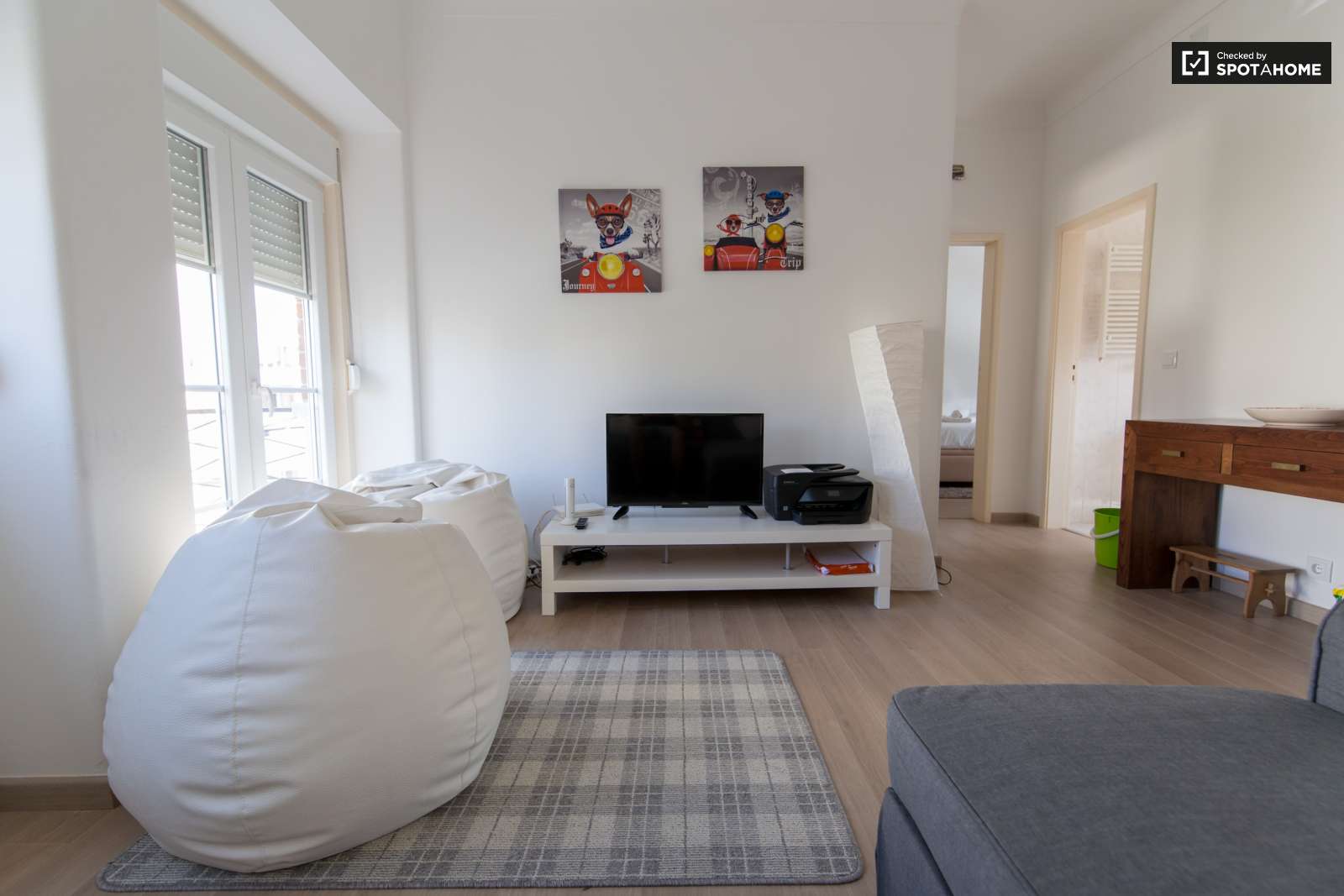 Large and Sunny Room for Rent in Olaias, Lisbon