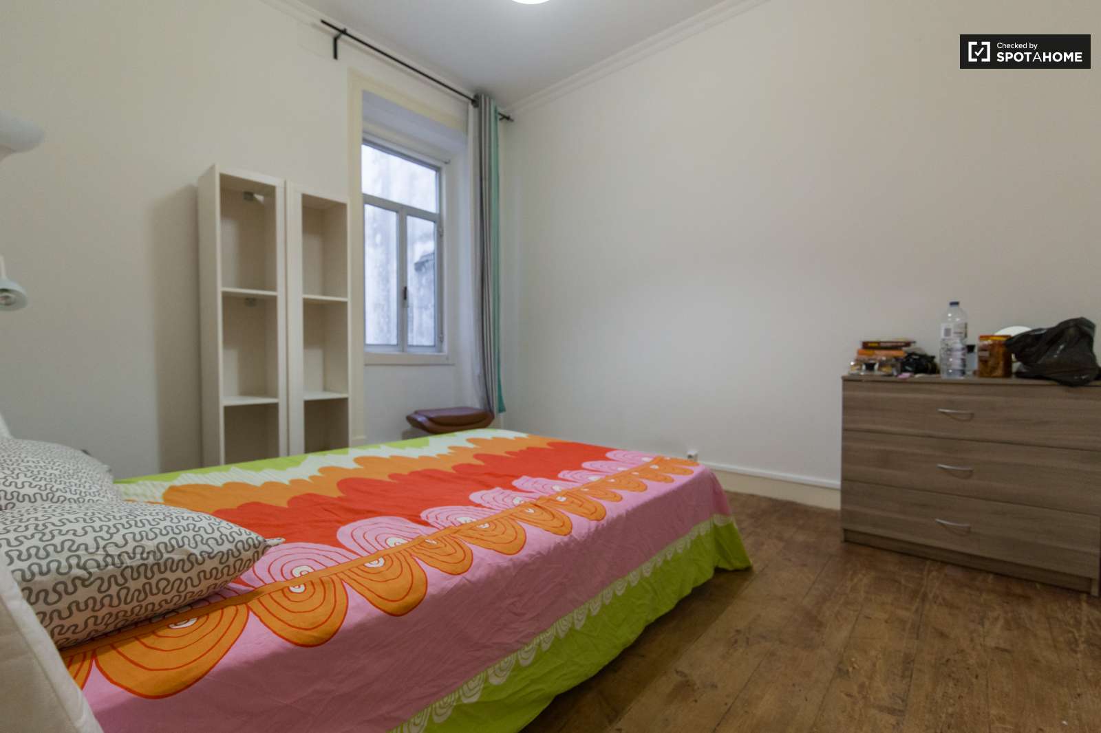 Double bed in Rooms for rent in modern 7-bedroom apartment in Avenidas Novas