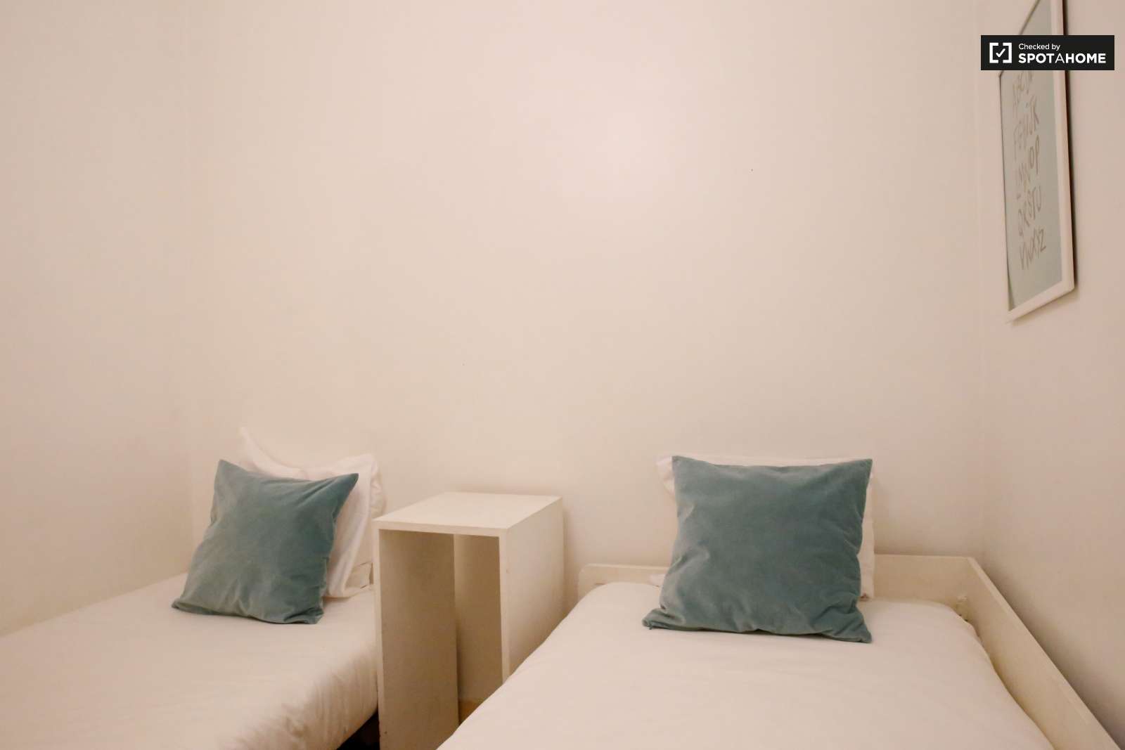 Excellent 3-bedroom apartment for rent near Feira da Ladra in Graça