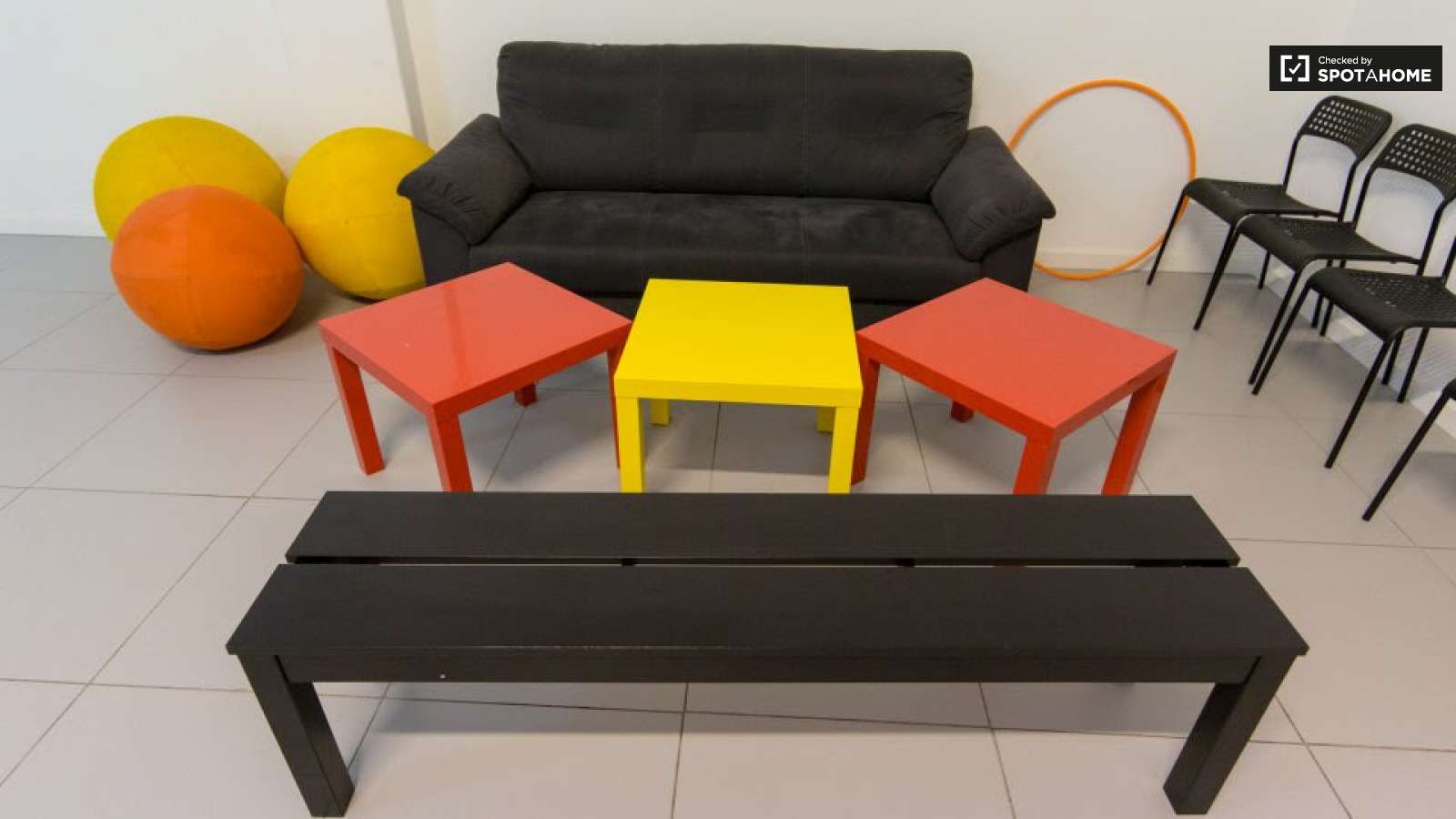 Double bed in Rooms for rent in 5-bedroom apartment near National Library of Portugal in Alvalade