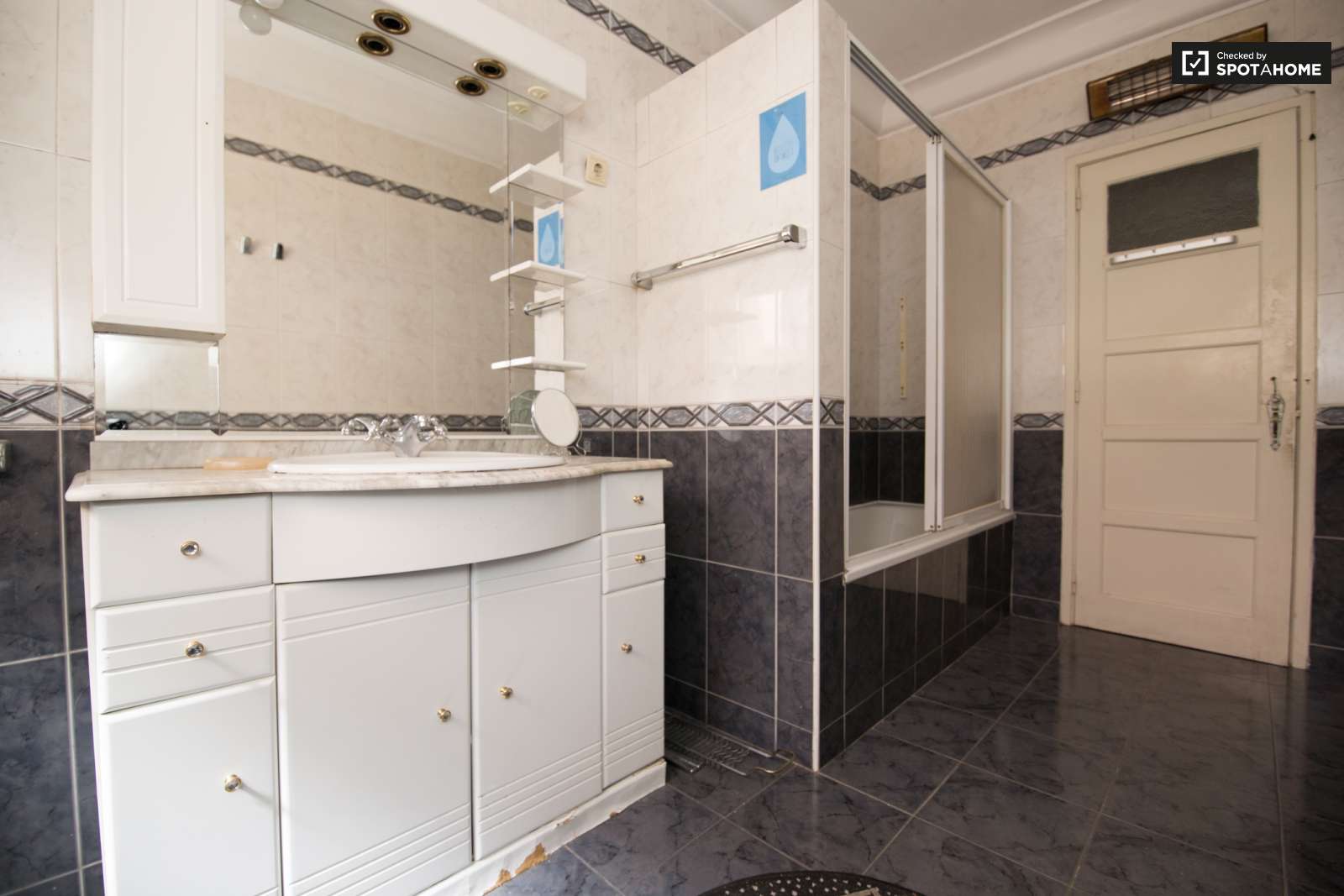 Fantastico Quarto Com Vista Sobre o Tejo e Ponte 25 Abril