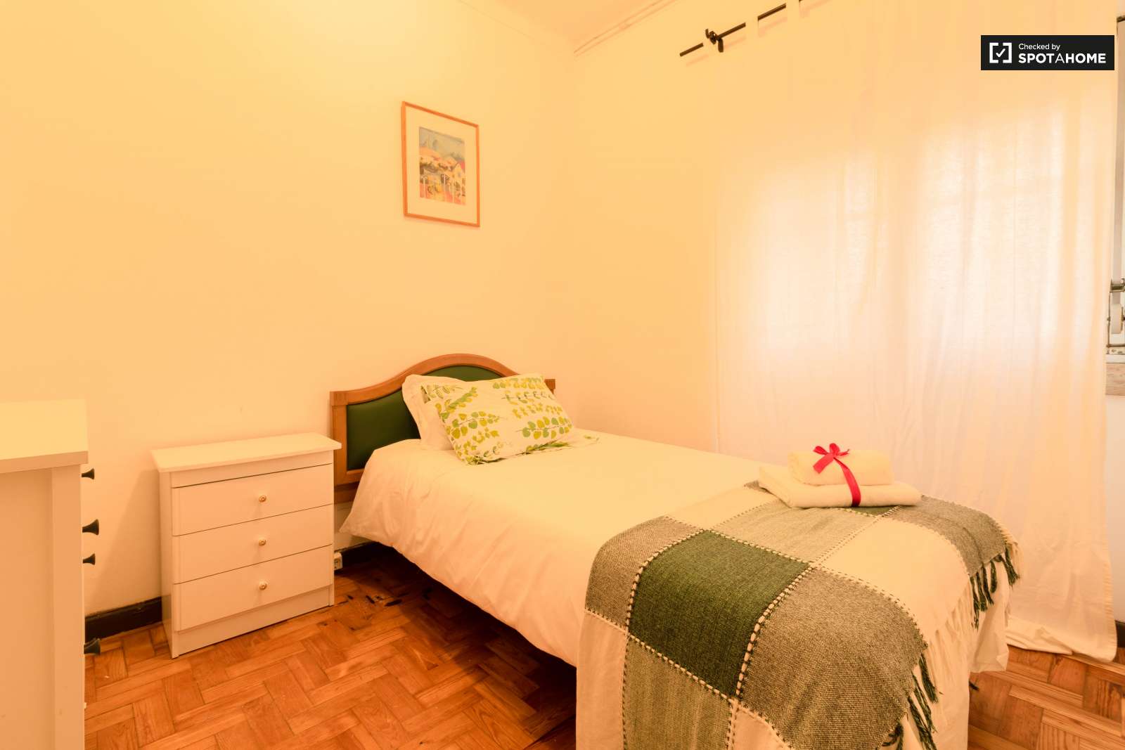 Single Bed in Rooms for rent in spacious 5-bedroom apartment in Arroios