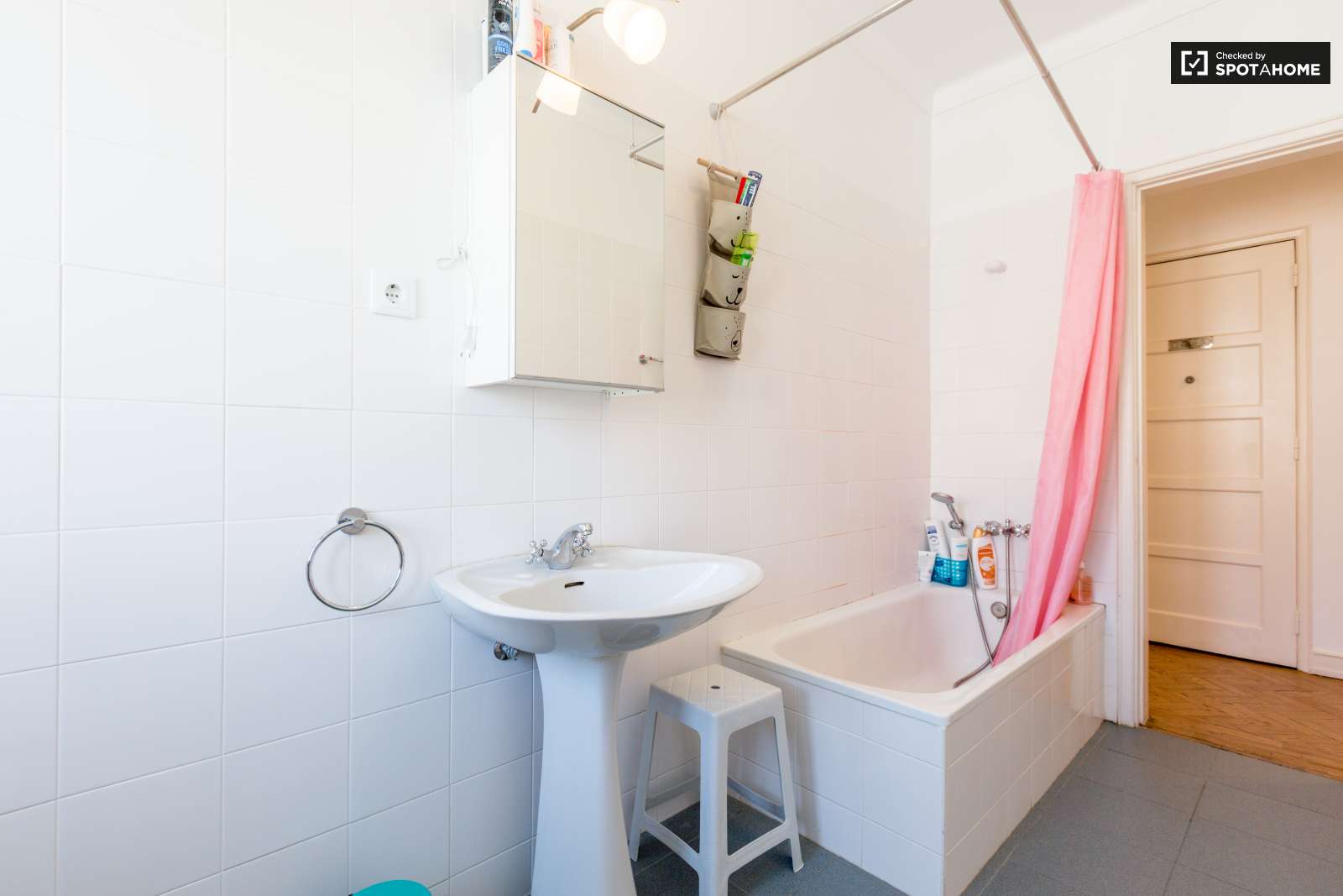 Quarto em apartamento zona nobre cidade Lisboa a 3 minutos do Instituto Superior Técnico