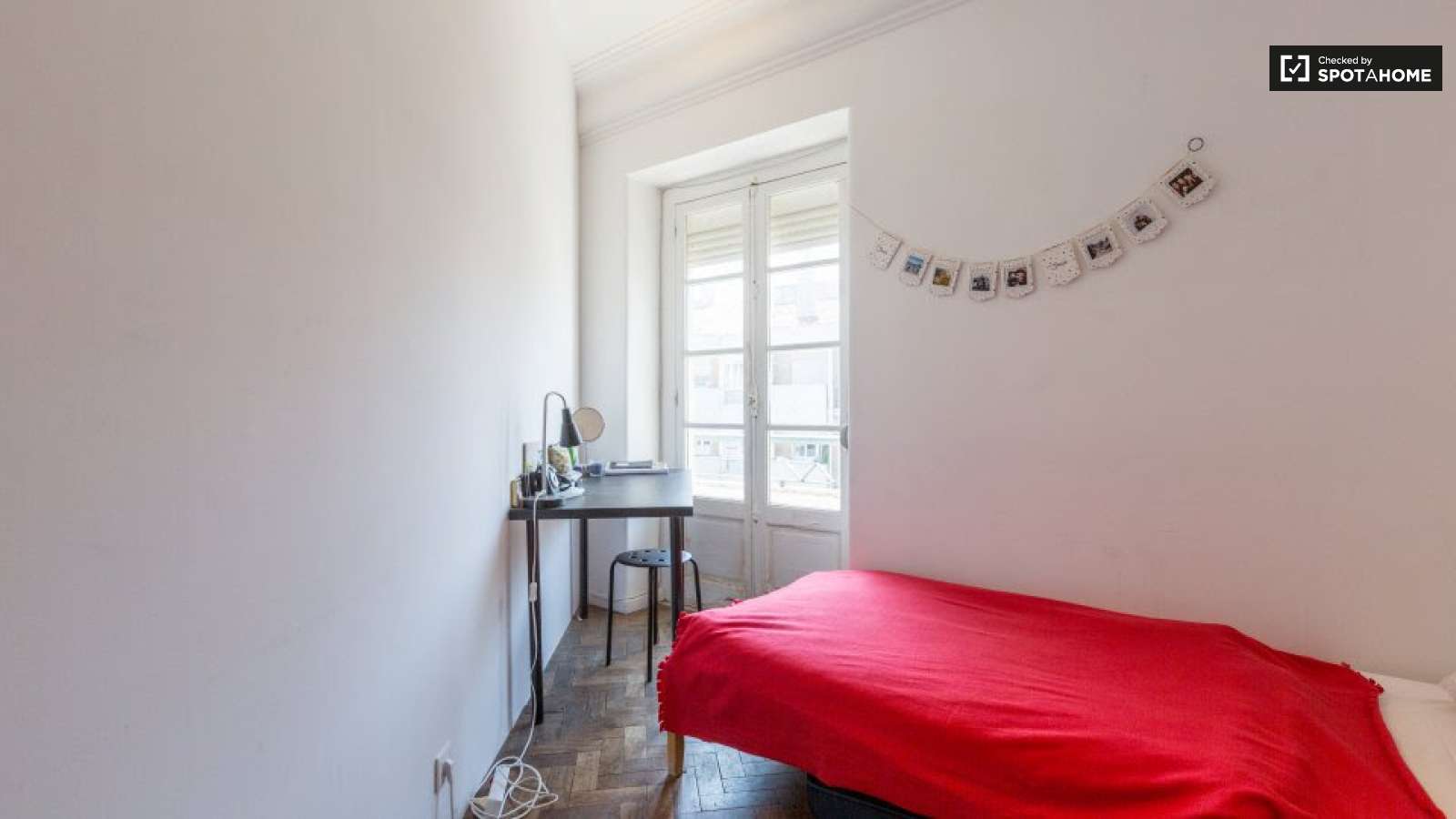 NICE ROOM _ BEACH HOUSE_ CAPARICA_LISBON