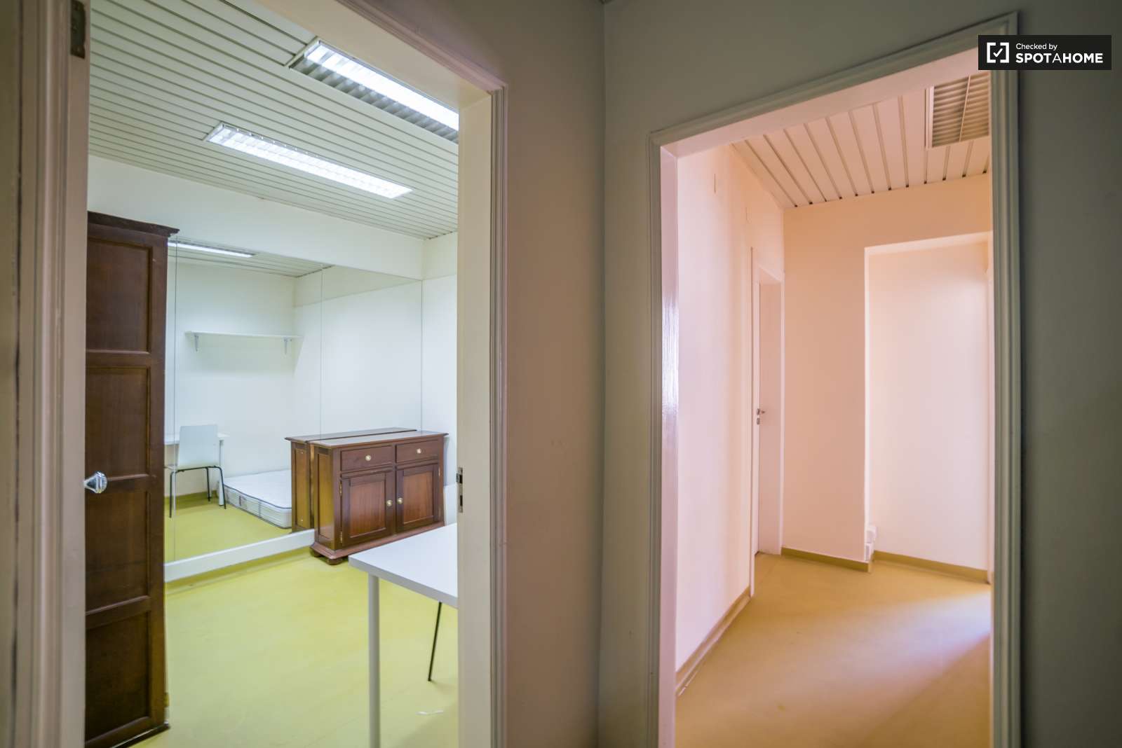 Double bed in Cozy rooms for rent in flatshare in Campo de Ourique