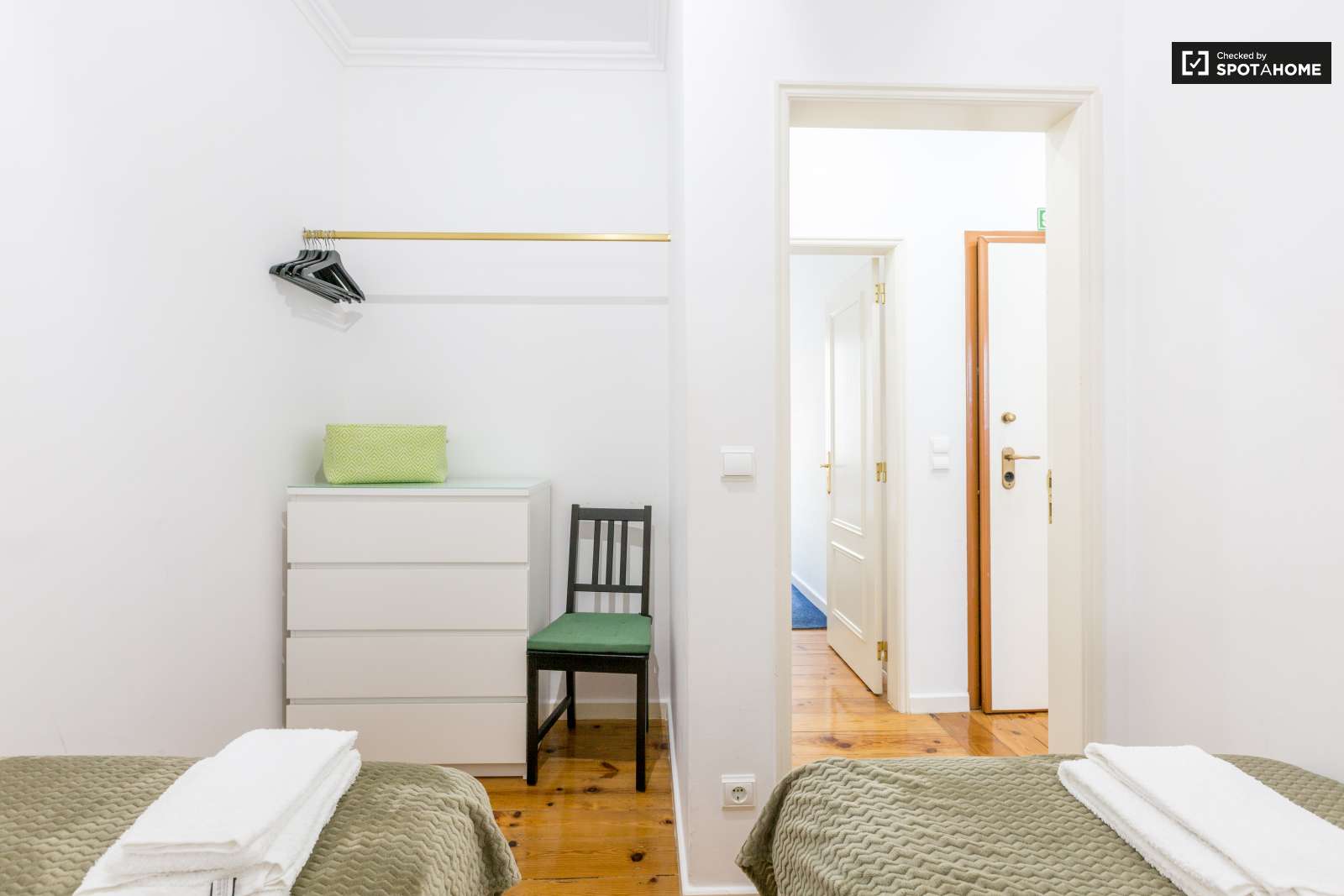 Renovated 2-bedroom apartment for rent in Avenidas Novas