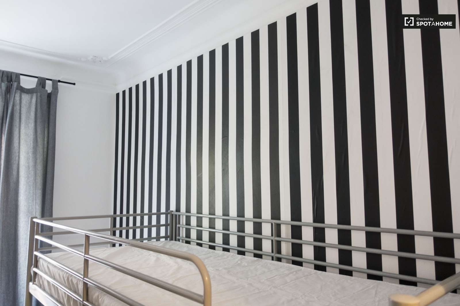 Single Bed in Beds available for rent in student friendly rooms in Barrio Alto.