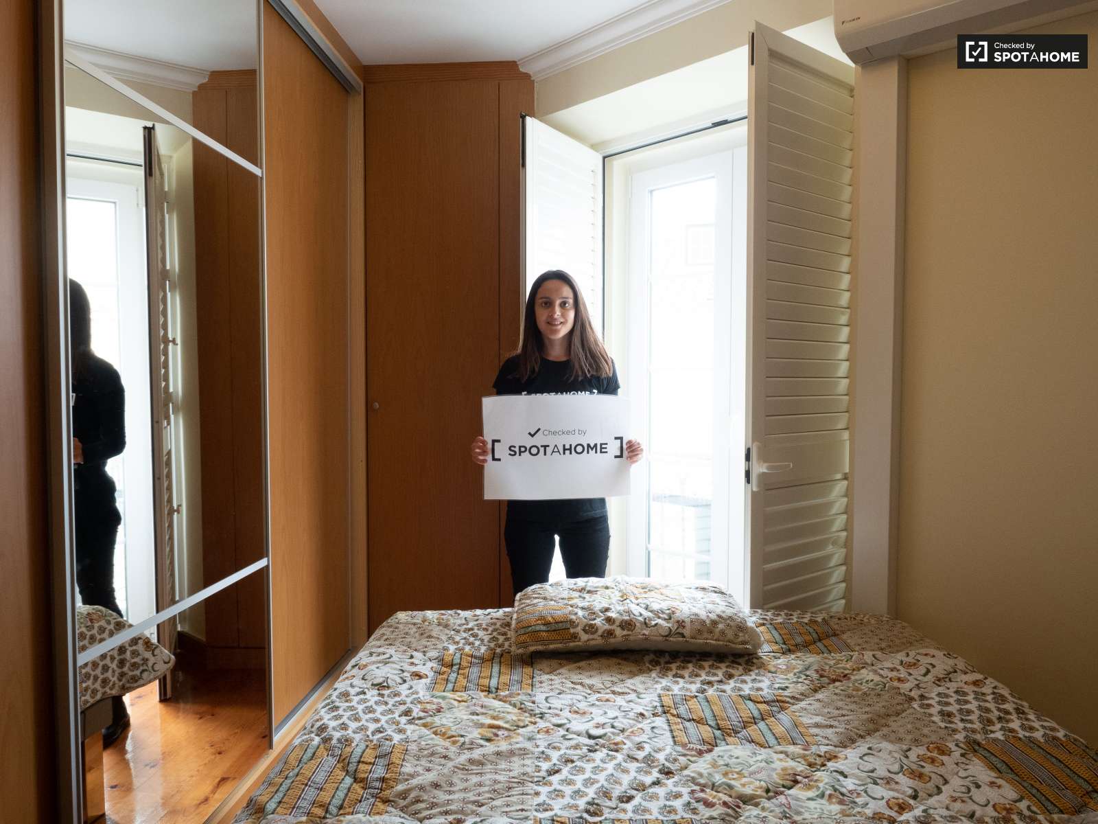 Single Bed in Rooms for rent in 3-bedroom apartment in Santa Maria Maior