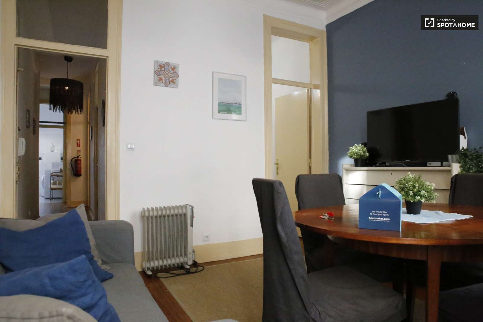 Excellent 3-bedroom apartment for rent near Feira da Ladra in Graça