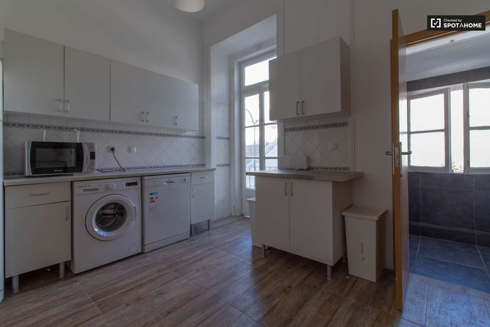 Single Bed in Rooms to rent in 8-bedroom apartment near Instituto Superior Técnico in Arroios