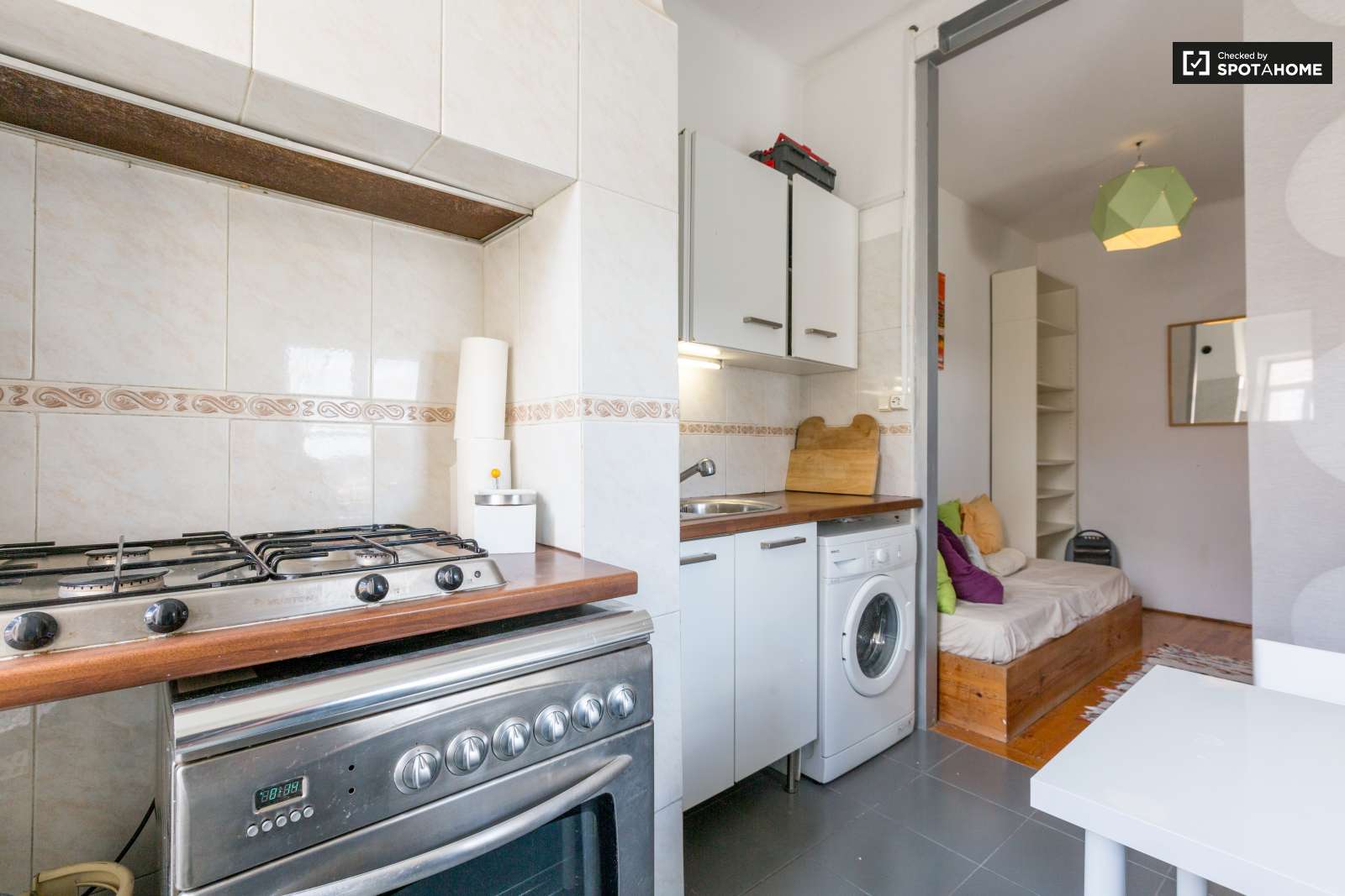 Cozy 1-bedroom apartment for rent in Graça