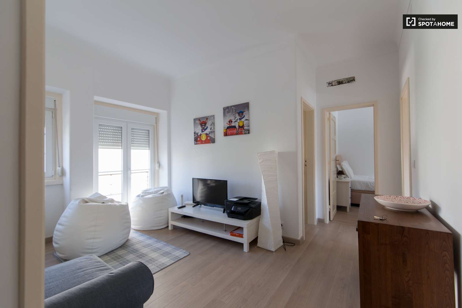 Large and Sunny Room for Rent in Olaias, Lisbon