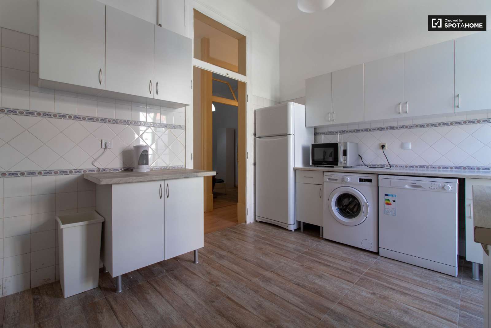 Single Bed in Rooms to rent in 8-bedroom apartment near Instituto Superior Técnico in Arroios