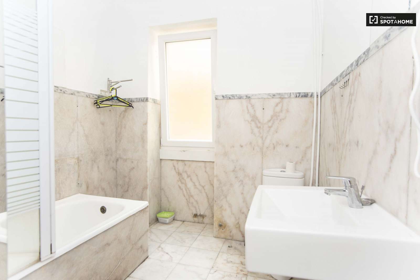 double room next LARANJEIRO METRO, ALMADA, LISBON