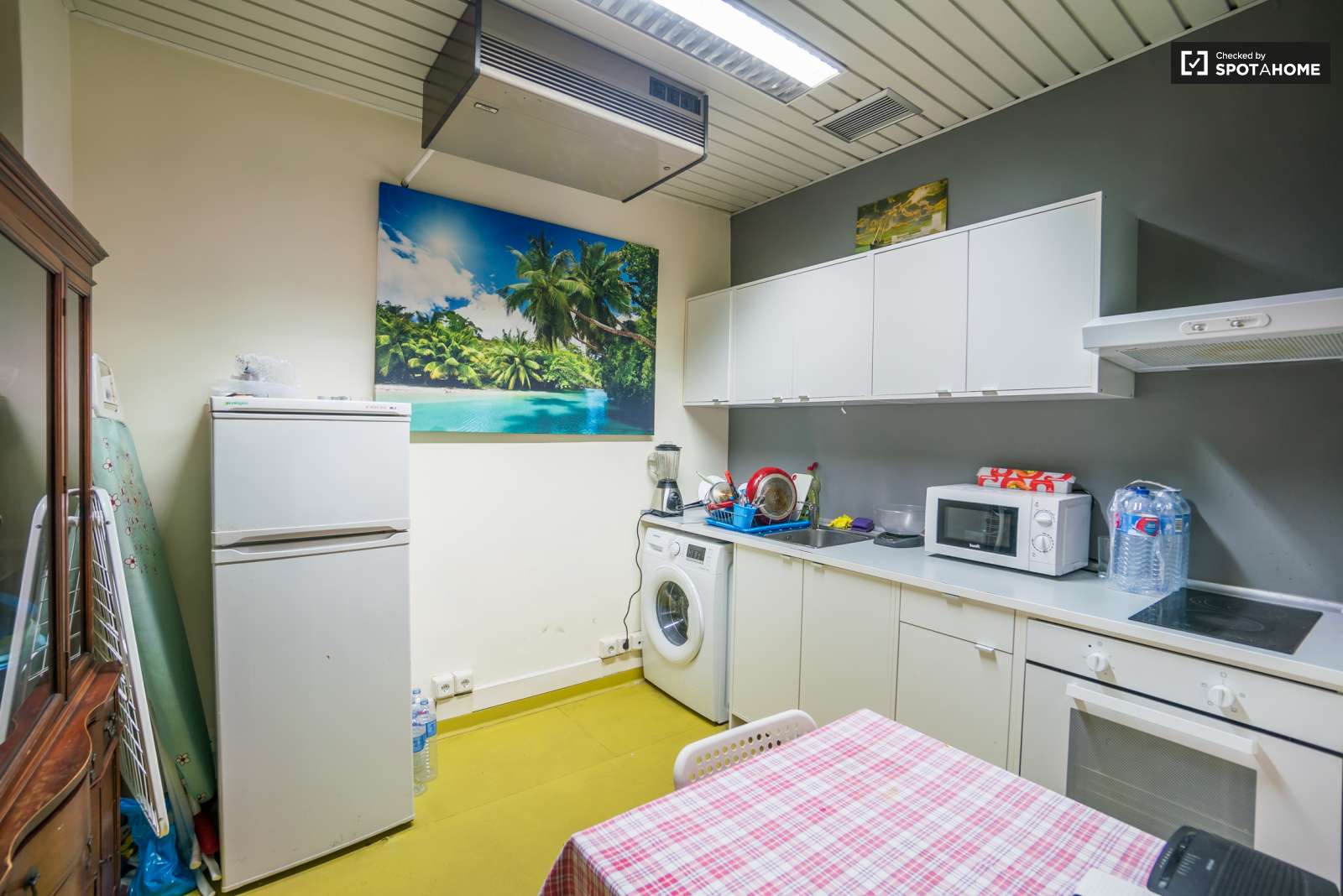 Double bed in Cozy rooms for rent in flatshare in Campo de Ourique