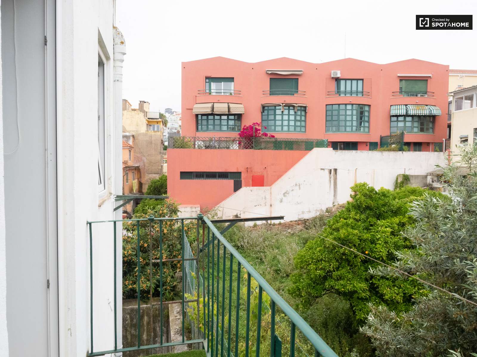 Charming 2-bedroom apartment for rent in Estrela