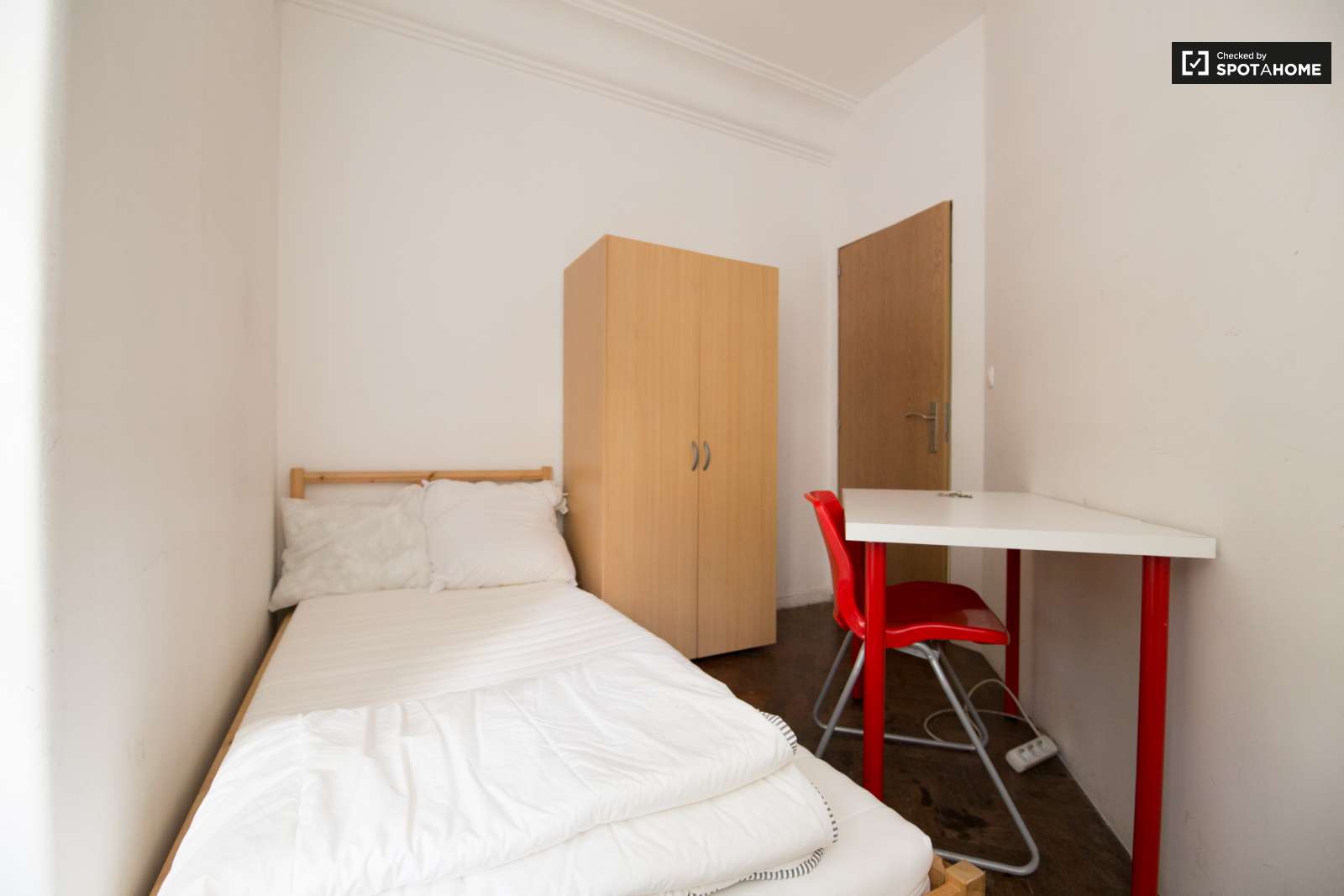 Excelente Quarto Individual perto do Polo Universitário da Ajuda