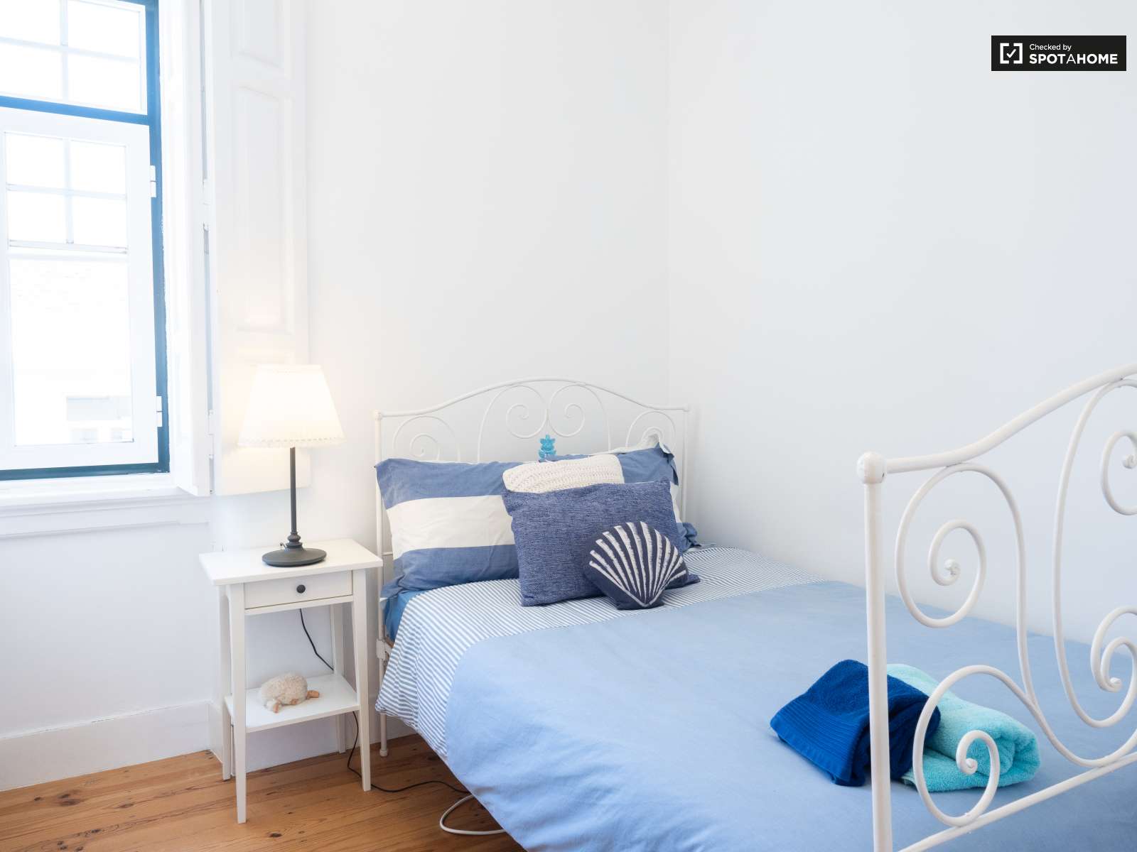 Chic 2-bedroom apartment for rent in Penha de França