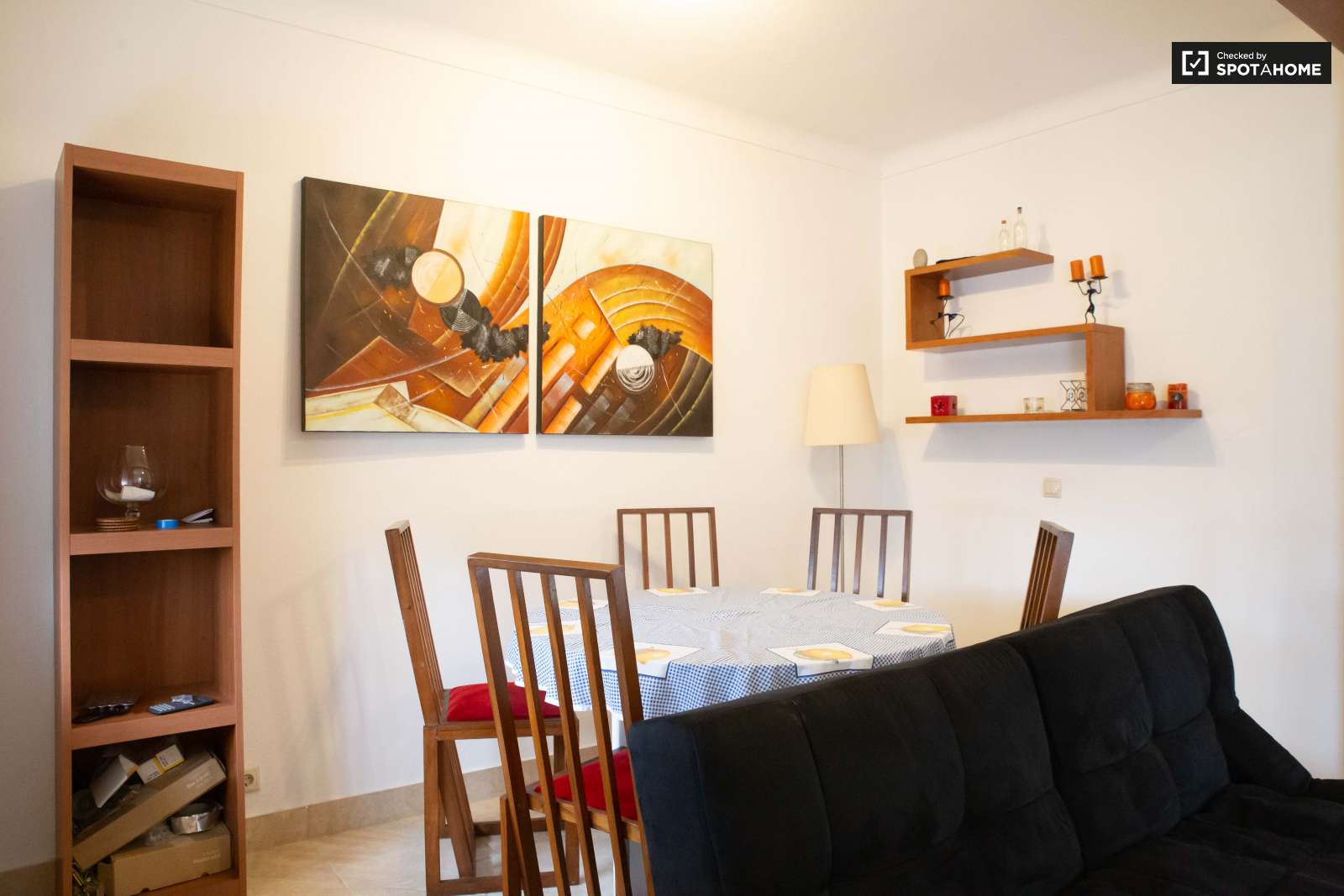 Double bed in Spacious rooms for rent in 5-bedroom house in Sao Domingos de Rana