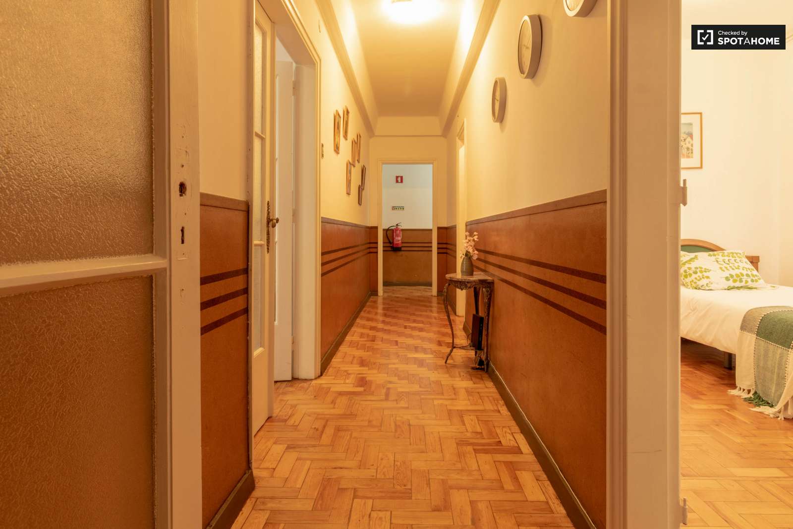 Double bed in Rooms for rent in spacious 5-bedroom apartment in Arroios