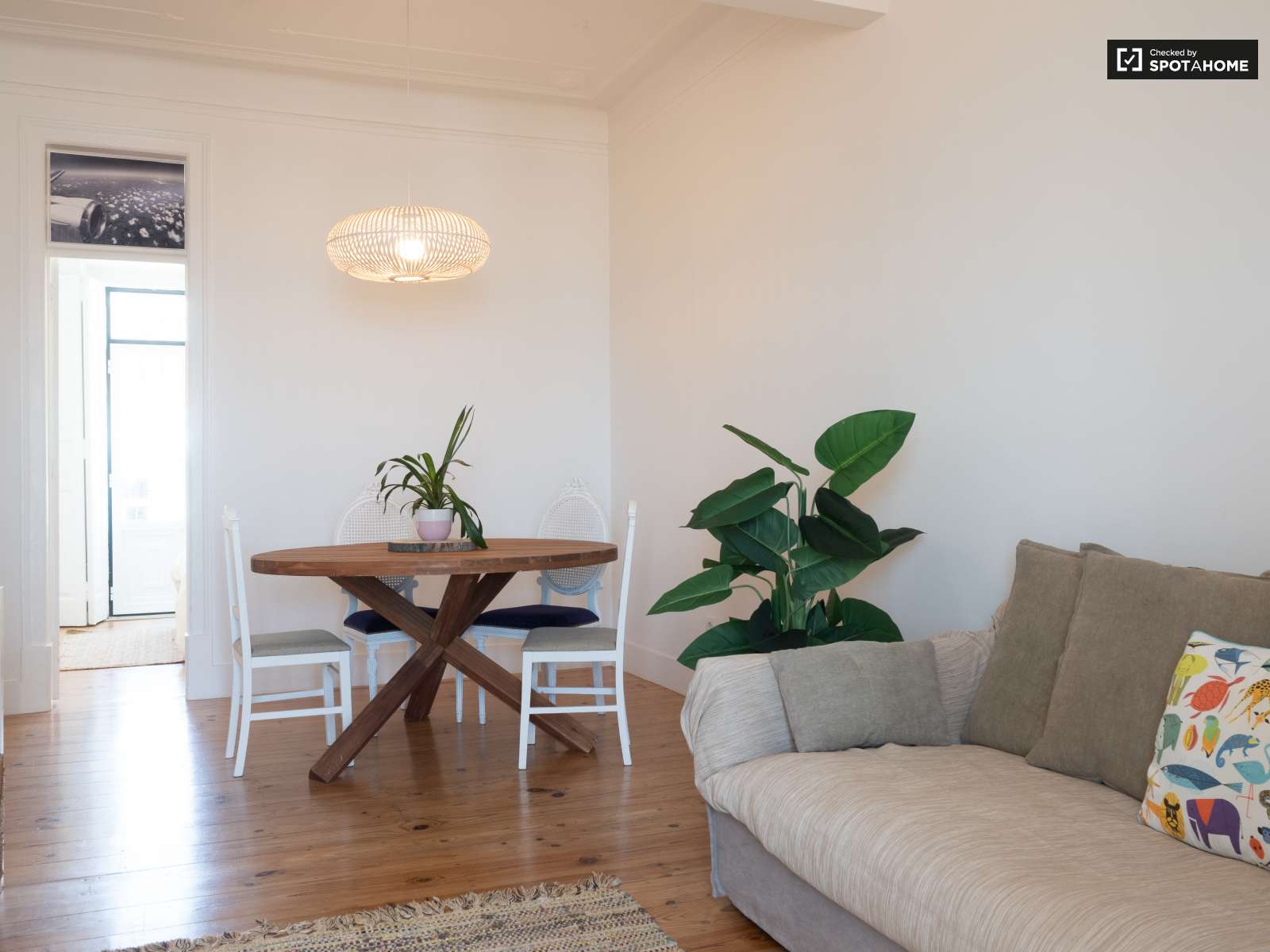 Chic 2-bedroom apartment for rent in Penha de França