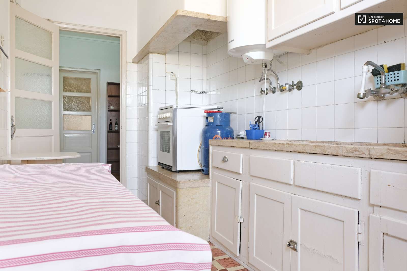 Double bed in Rooms for rent in sunny 4-bedroom apartment in Penha de França