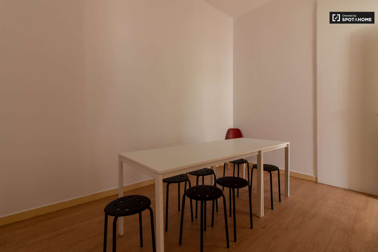 Single Bed in Rooms to rent in 8-bedroom apartment near Instituto Superior Técnico in Arroios