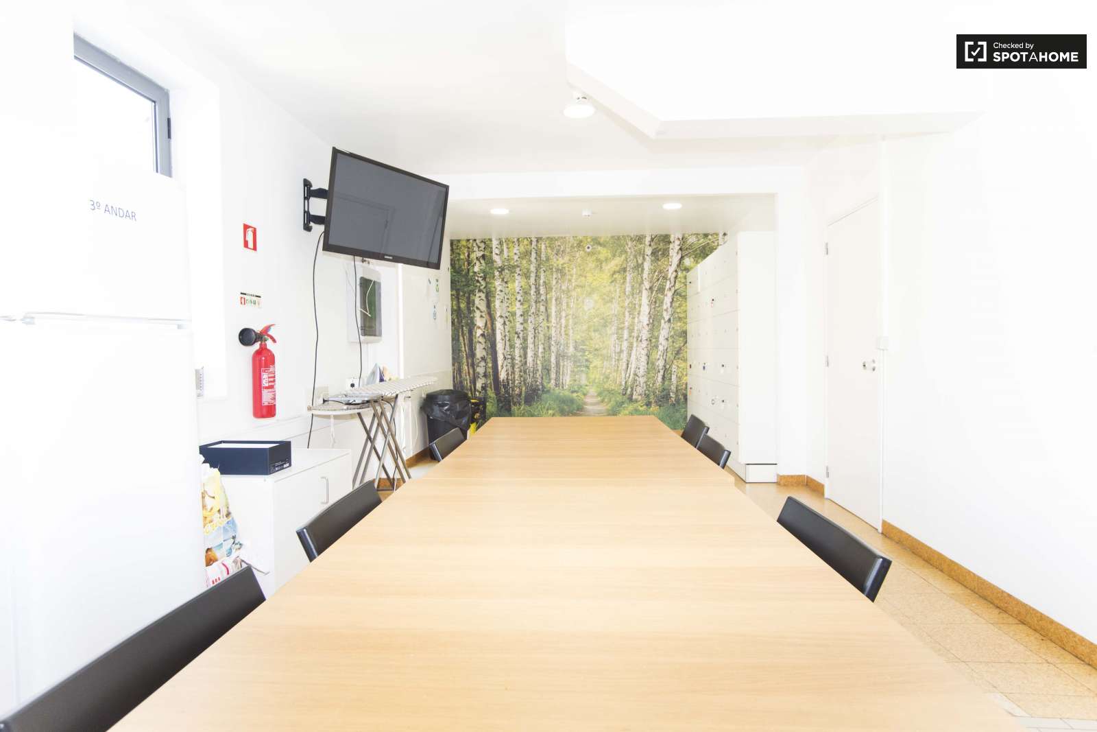 Single Bed in Furnished rooms for rent in super cool shared students residence in Avenidas Nova