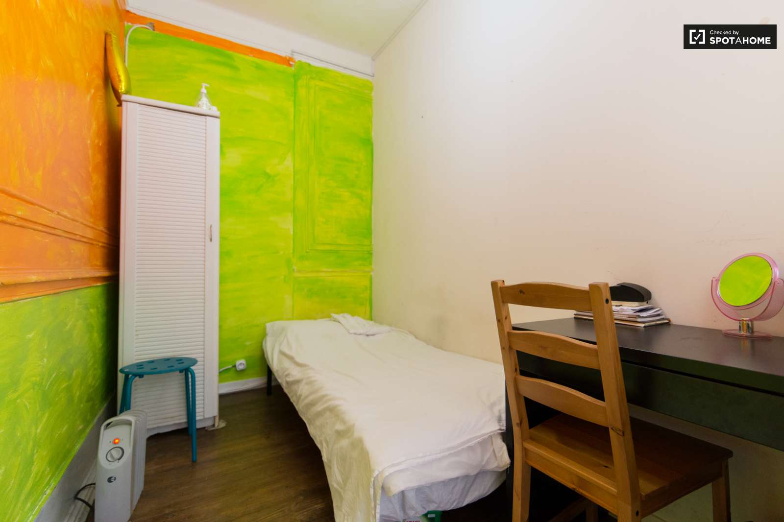 Large and Sunny Room for Rent Condominium in Lisbon