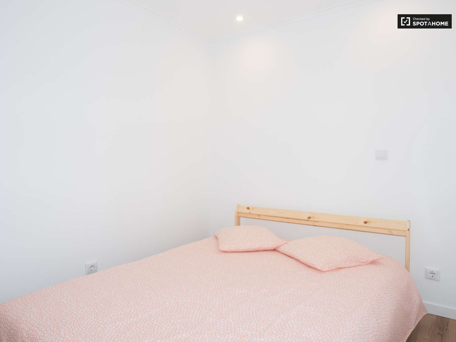 Bright studio apartment for rent in Ajuda