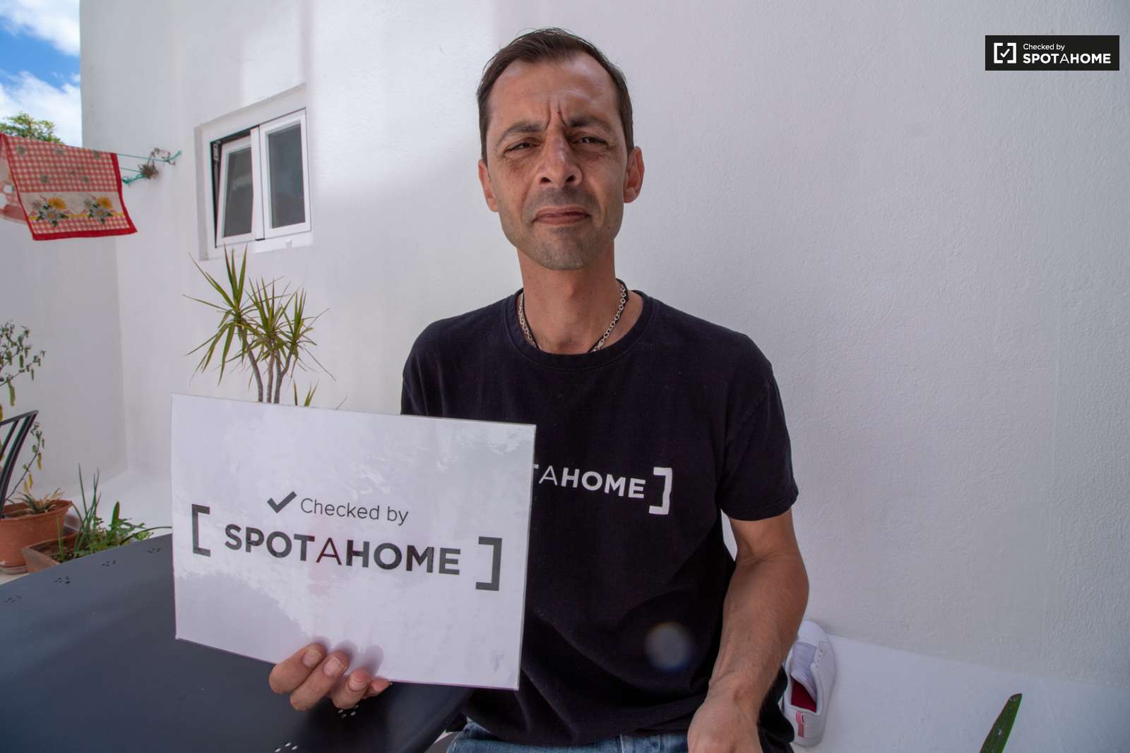 Double bed in Spacious rooms for rent in 6-bedroom apartment in Arroios