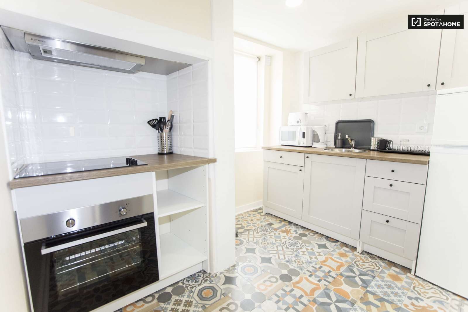 Bright 2-bedroom apartment for rent in Arroios, Lisbon