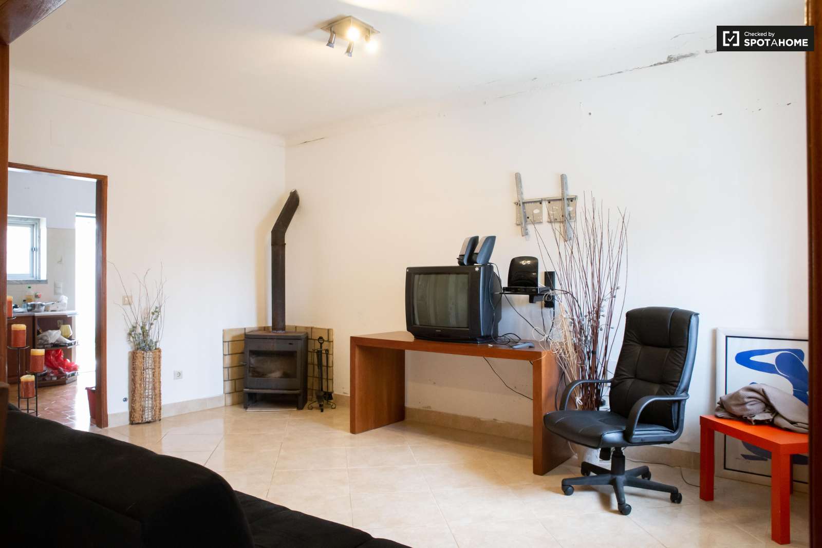 Double bed in Spacious rooms for rent in 5-bedroom house in Sao Domingos de Rana