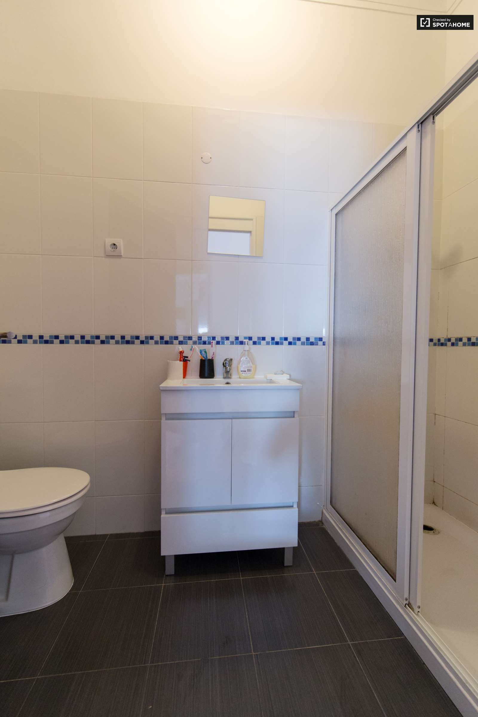 Apartamento com 2 quartos perto de Santa Apolónia