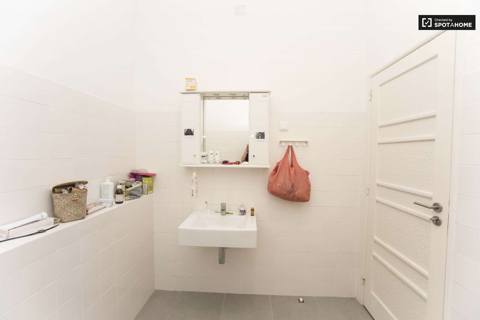 double room next LARANJEIRO METRO, ALMADA, LISBON