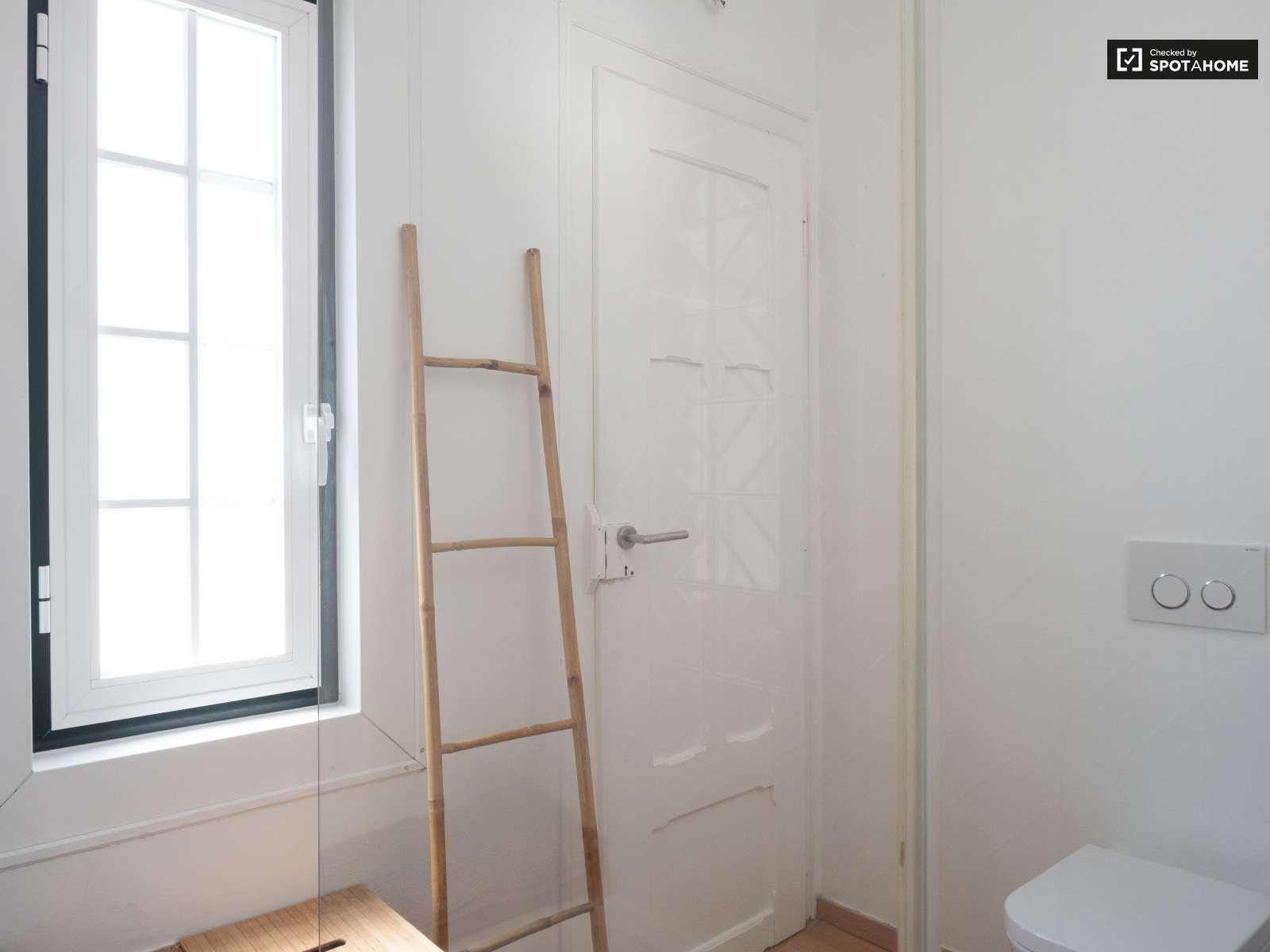 Chic 2-bedroom apartment for rent in Penha de França