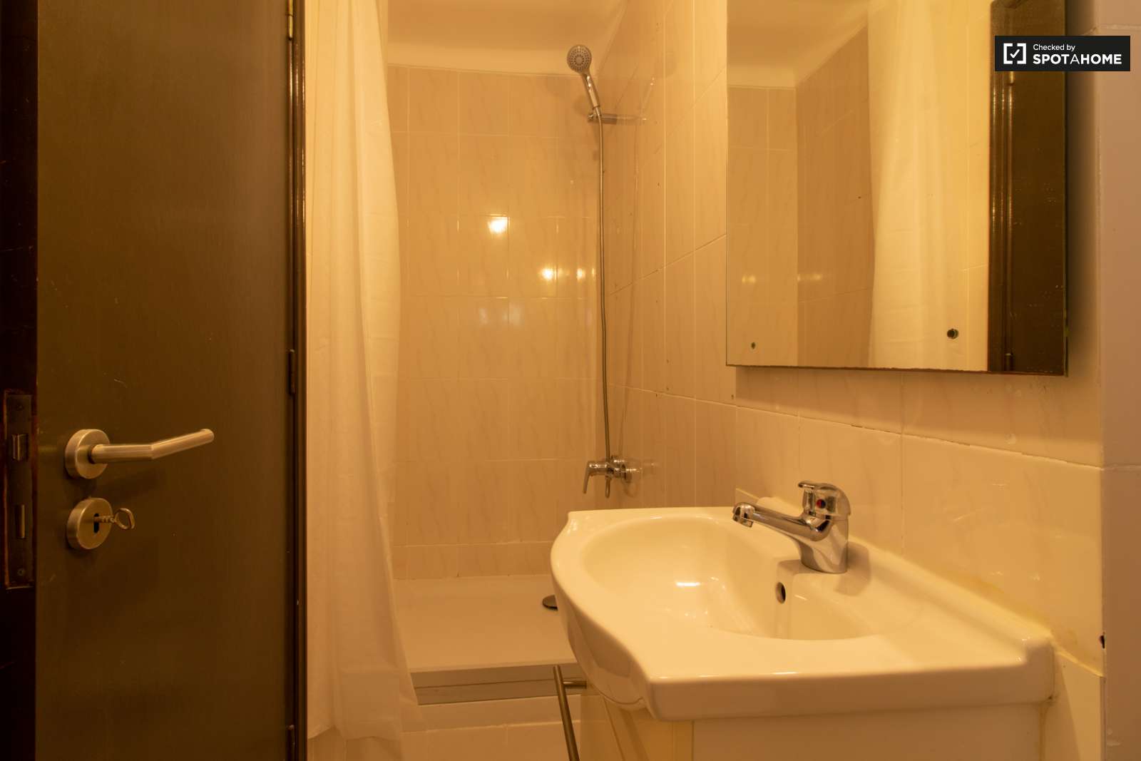 Classic 1-bedroom apartment for rent in lively Bairro Alto